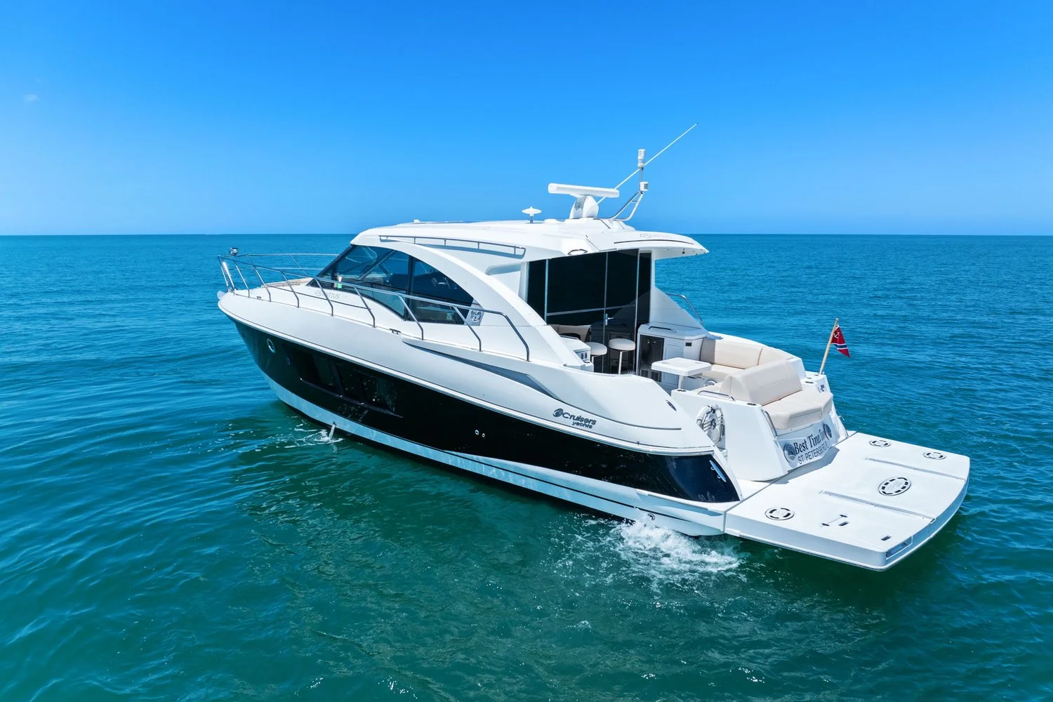 2014 Cruisers Yachts 45 CANTIUS Image Thumbnail #9