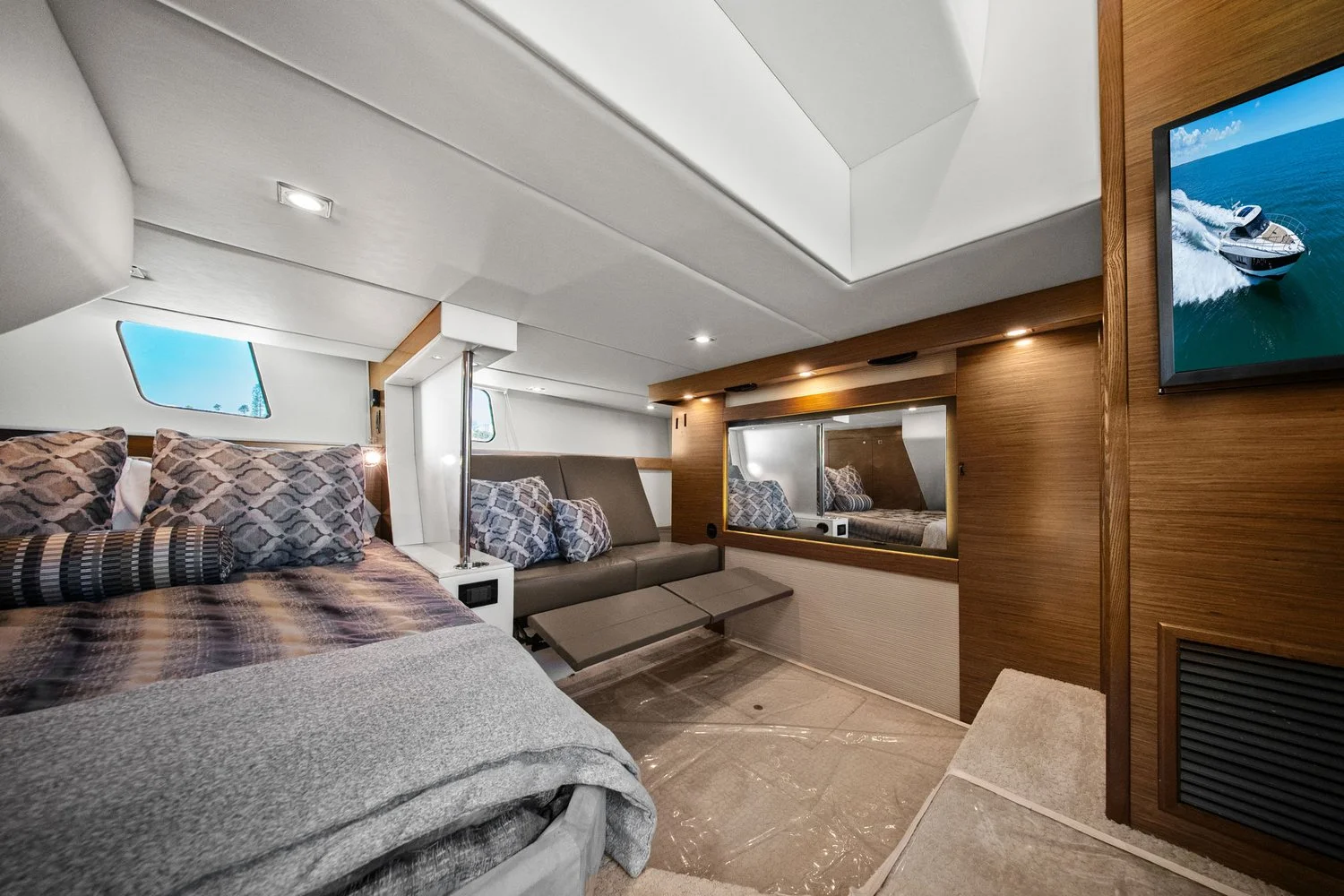 2014 Cruisers Yachts 45 CANTIUS Image Thumbnail #39