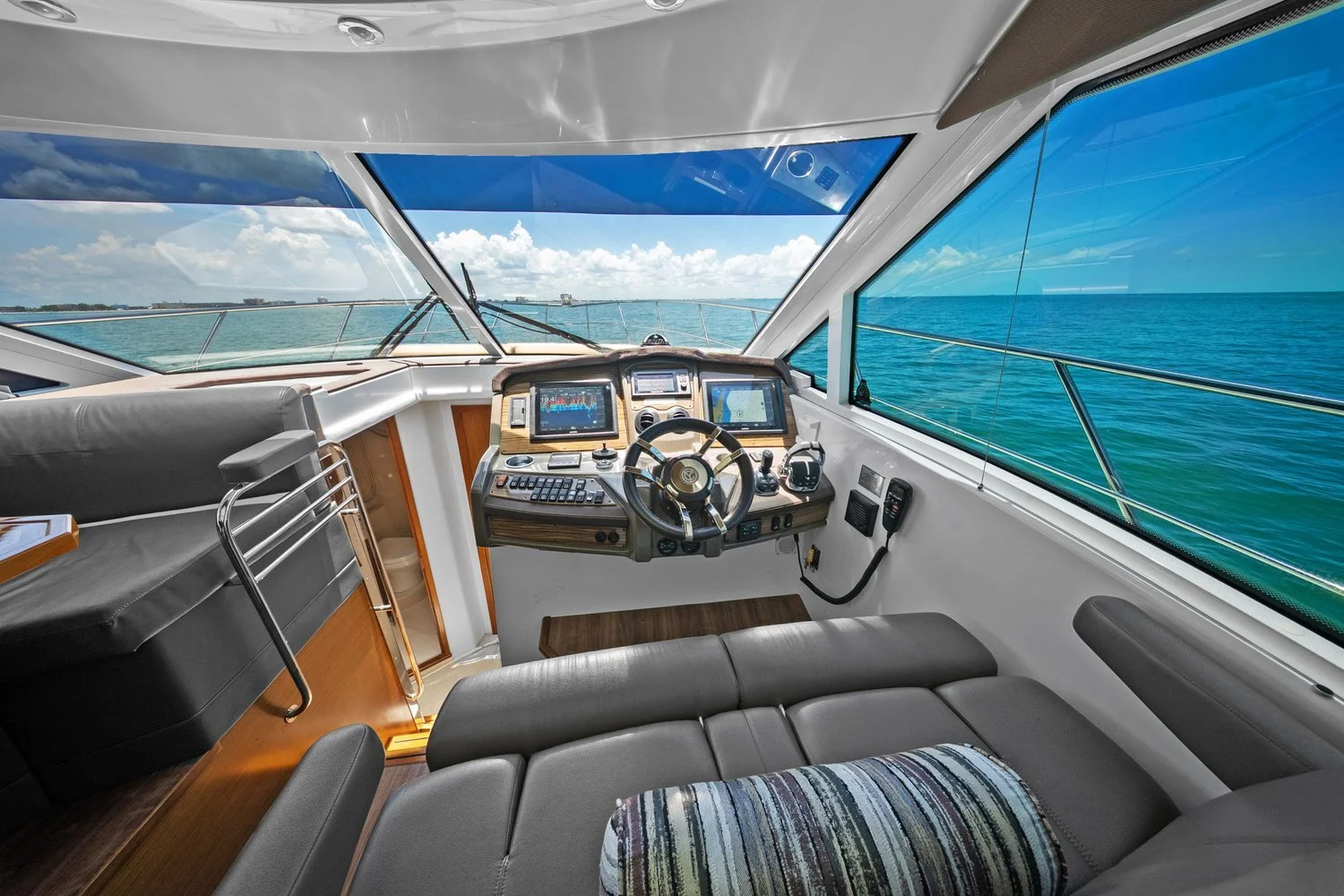2014 Cruisers Yachts 45 CANTIUS Image Thumbnail #43