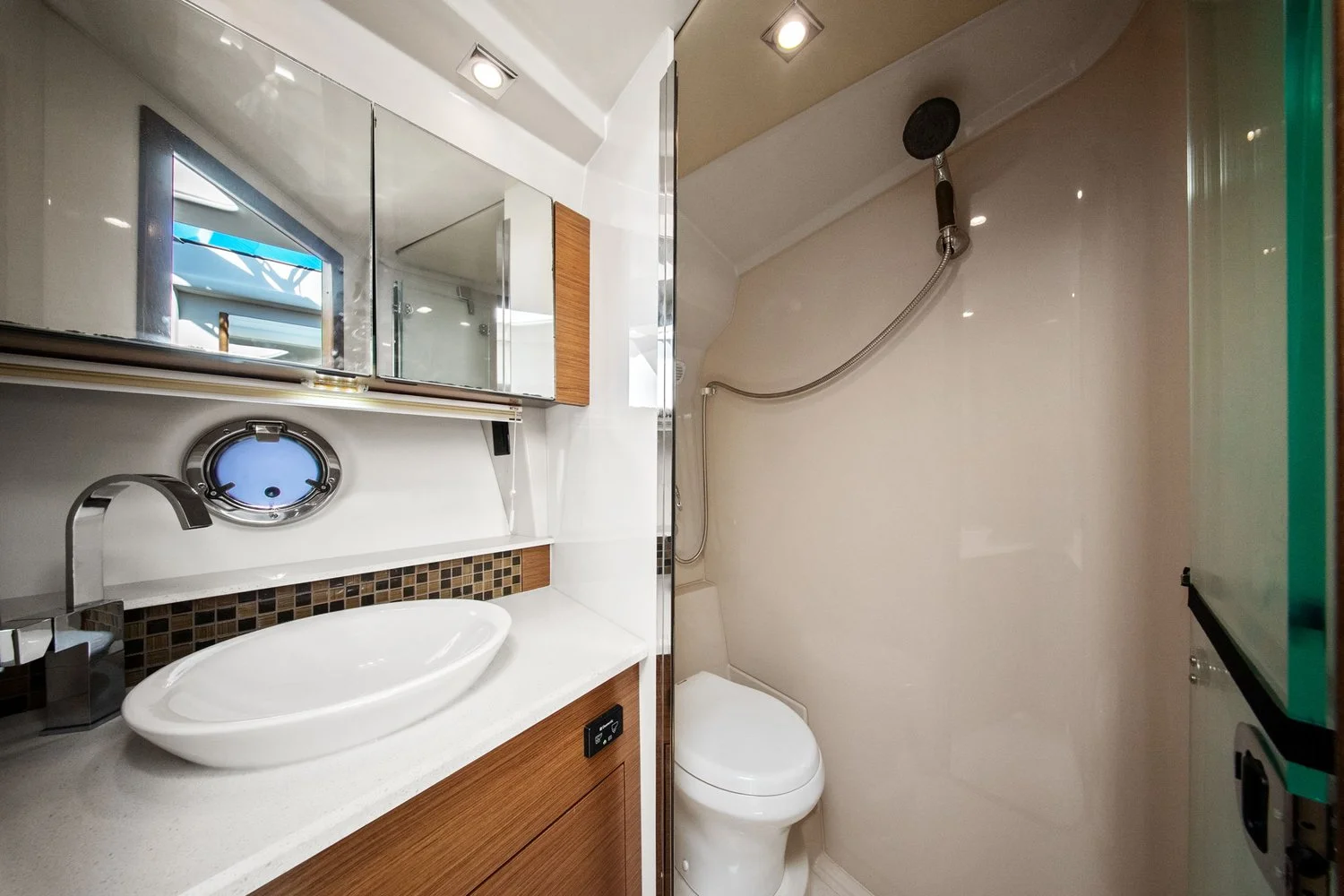 2014 Cruisers Yachts 45 CANTIUS Image Thumbnail #31