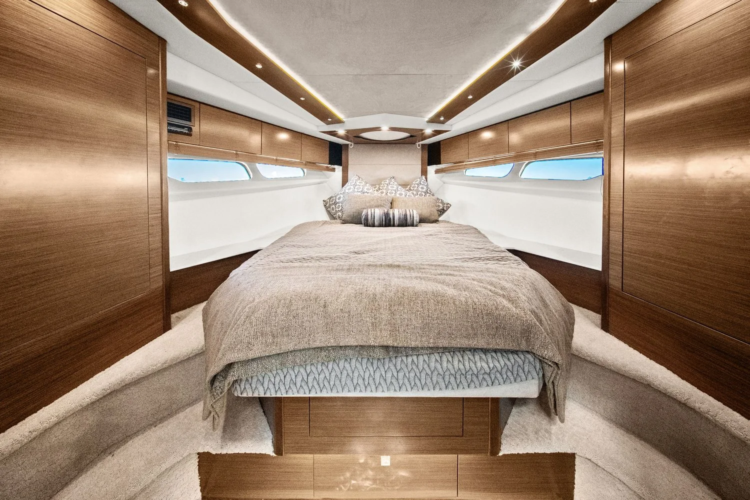 2014 Cruisers Yachts 45 CANTIUS Image Thumbnail #30