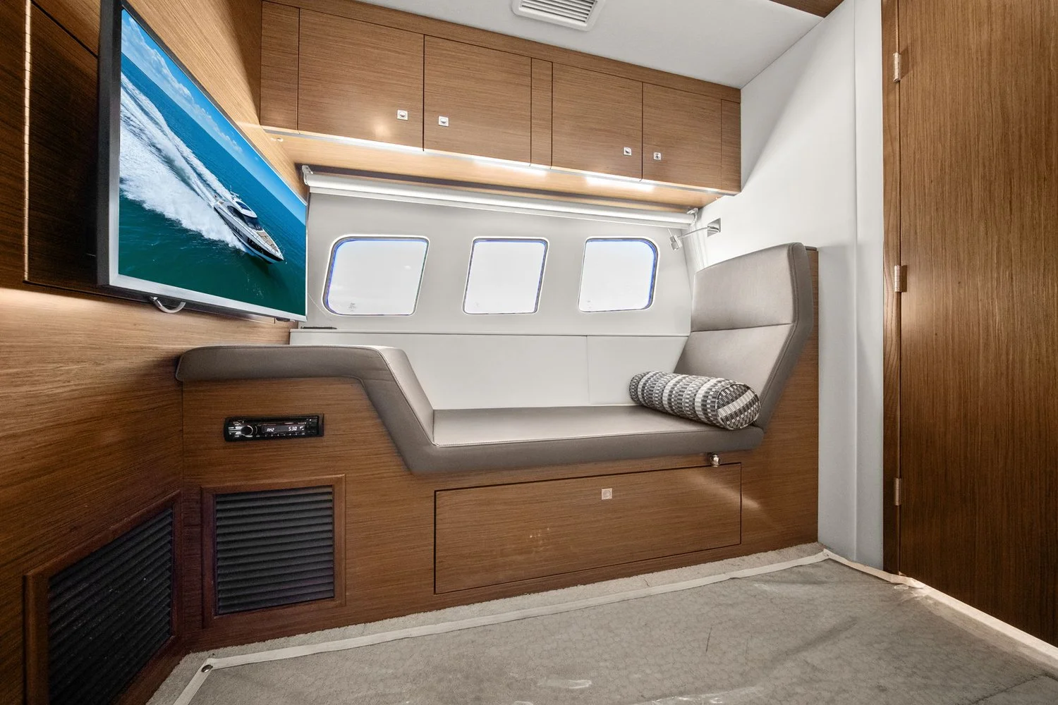 2014 Cruisers Yachts 45 CANTIUS Image Thumbnail #35
