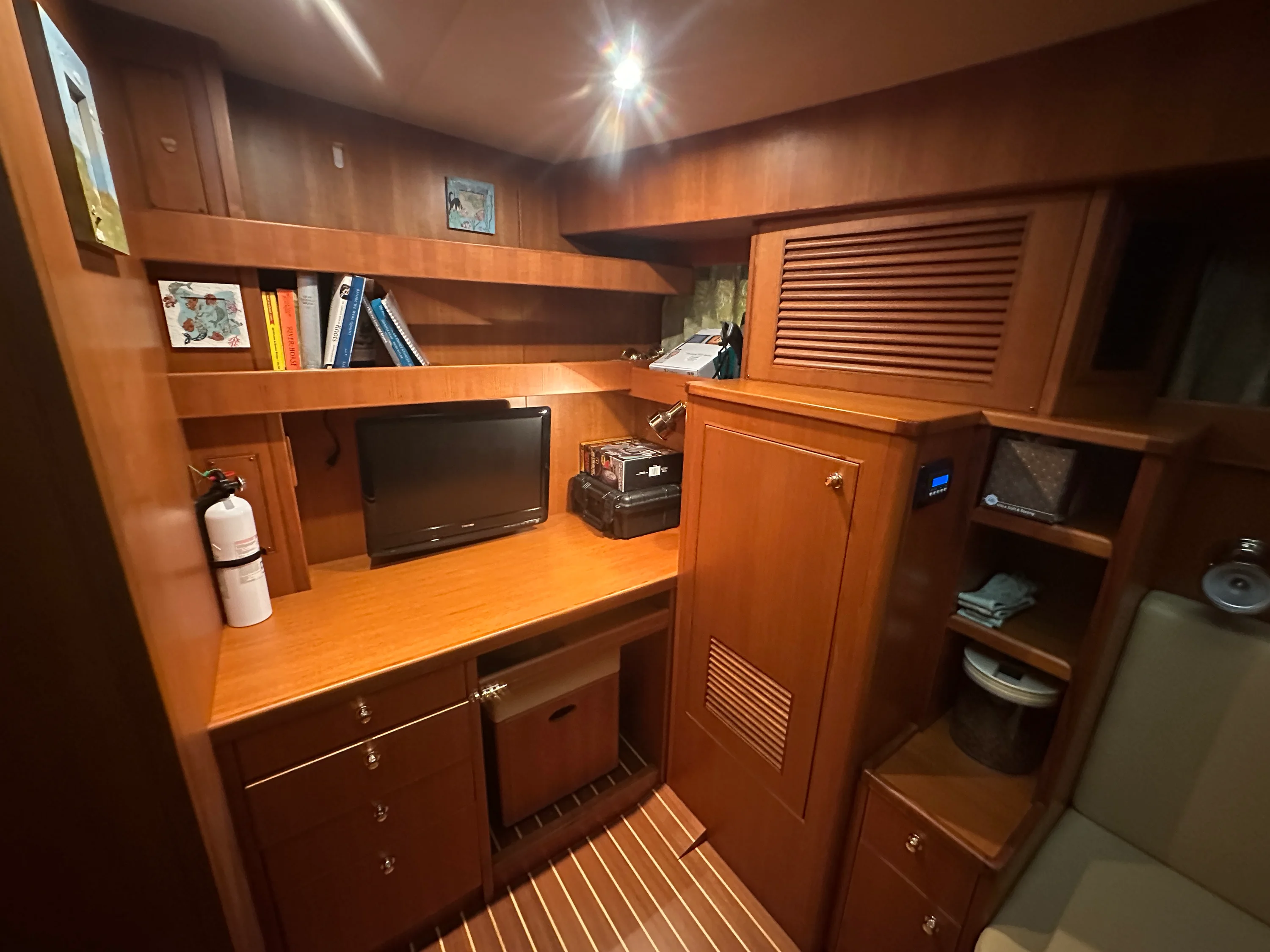2009 Island Pilot 435 Image Thumbnail #13