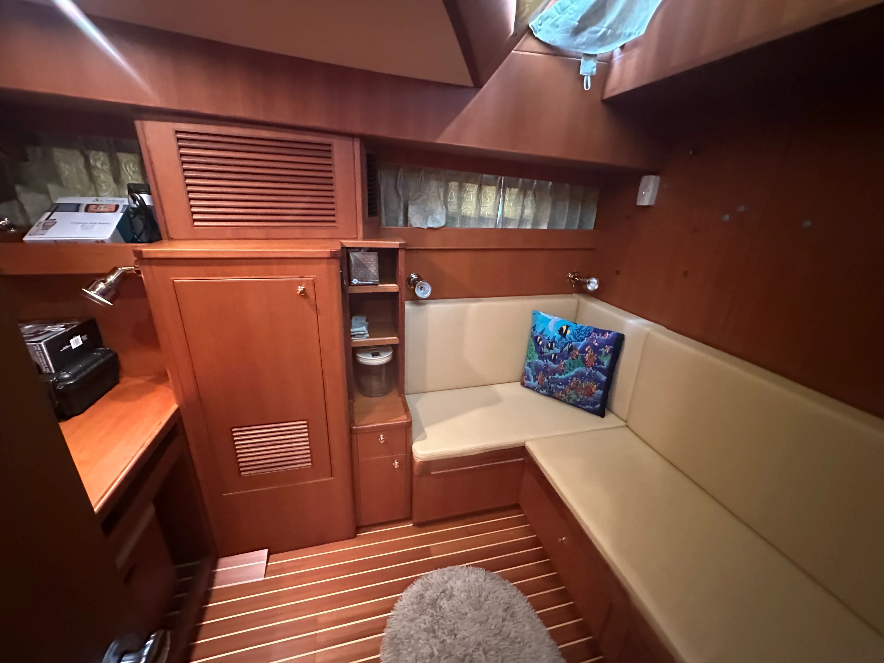 2009 Island Pilot 435 Image Thumbnail #14
