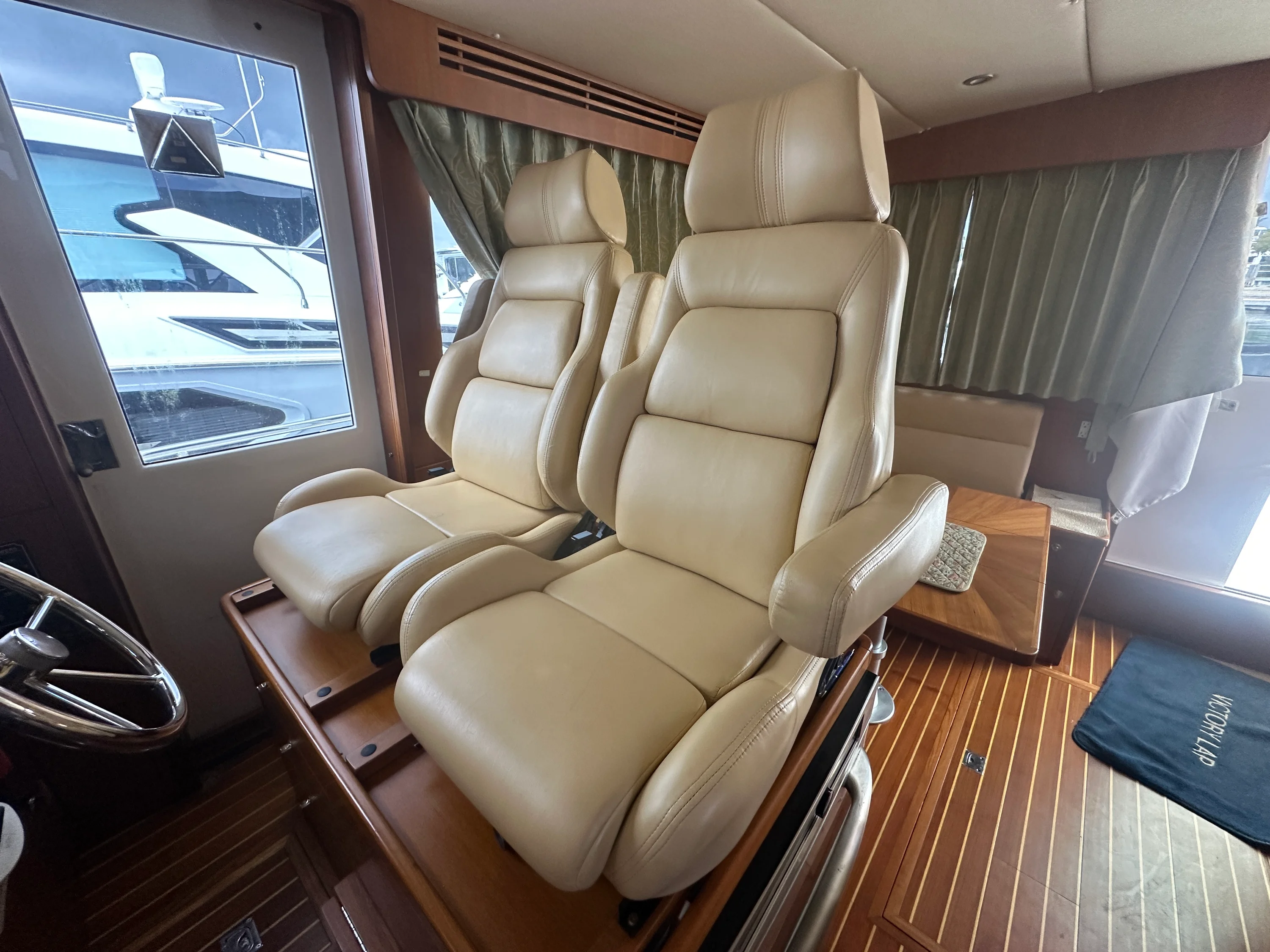2009 Island Pilot 435 Image Thumbnail #11