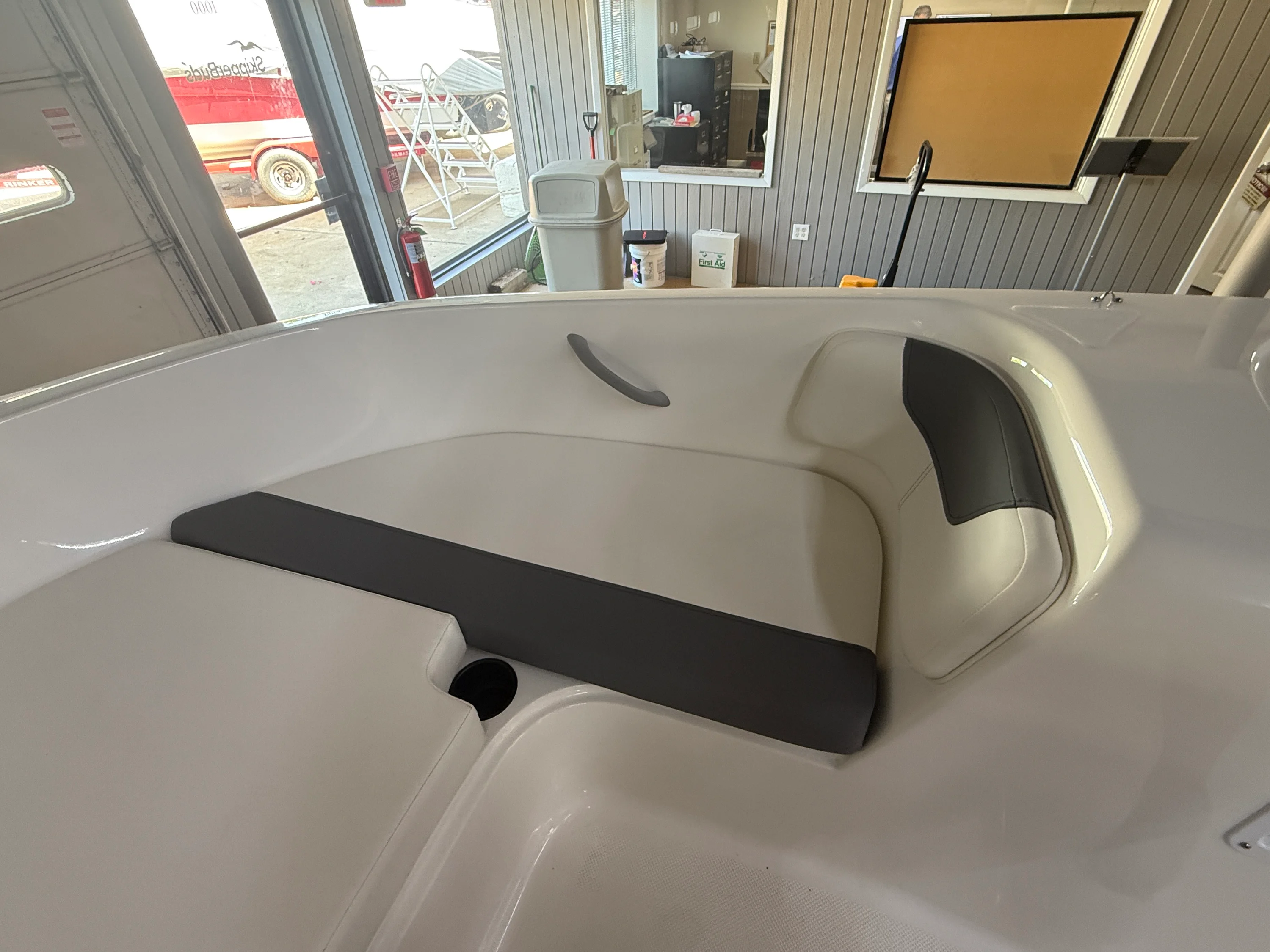 2026 Bayliner E18LE Image Thumbnail #11