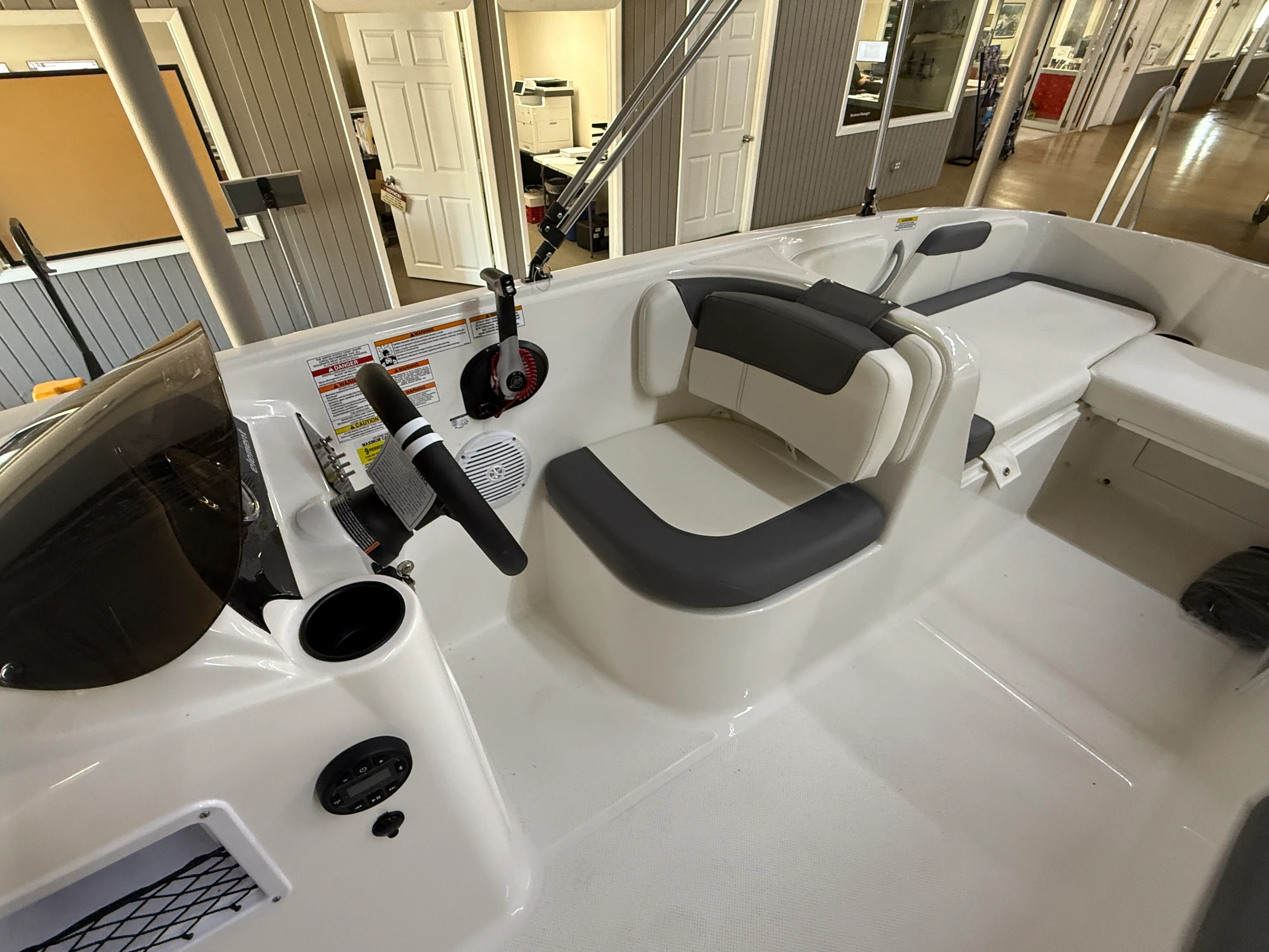 2026 Bayliner E18LE Image Thumbnail #5