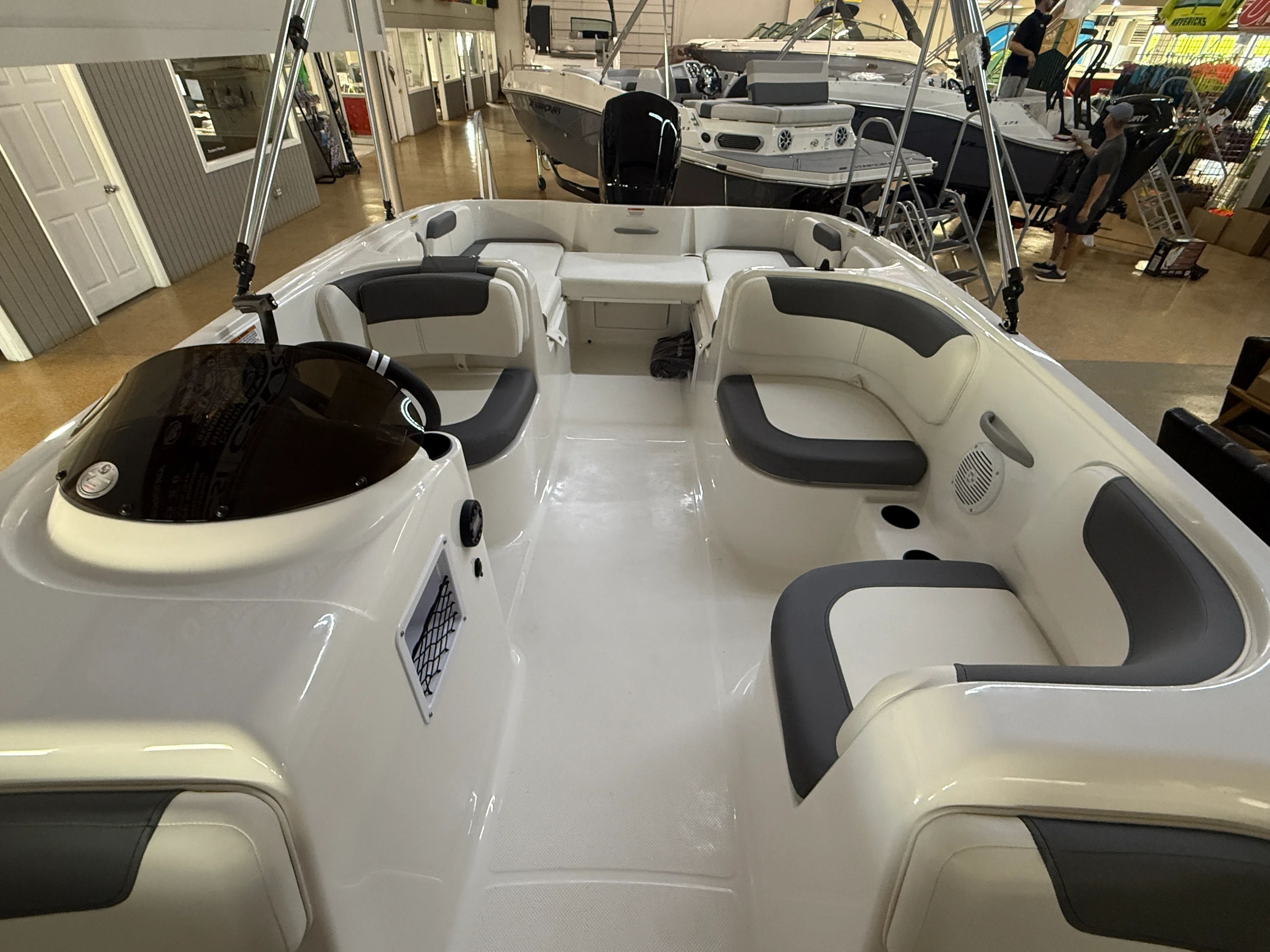 2026 Bayliner E18LE Image Thumbnail #4