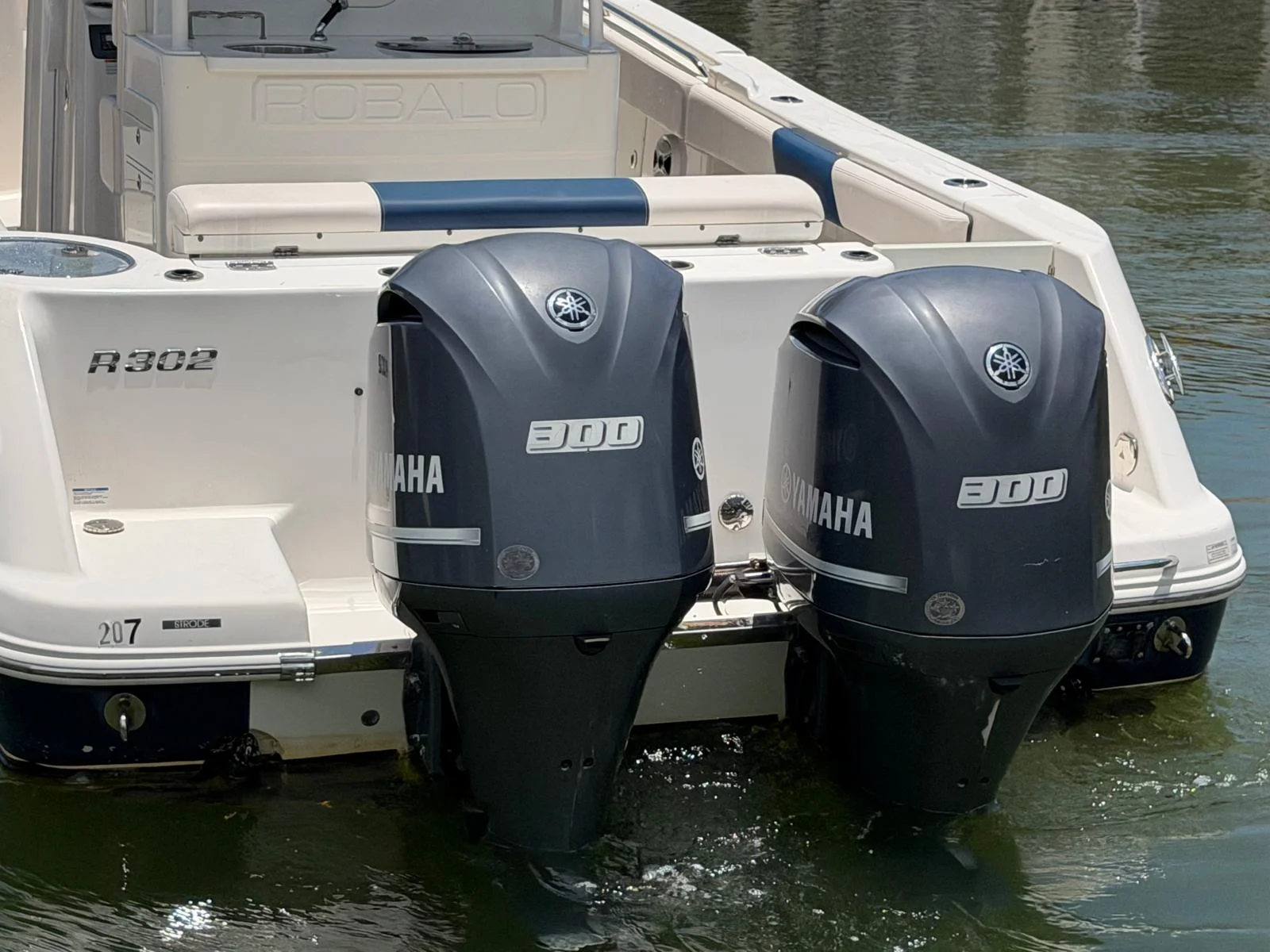 2017 Robalo R302 CENTER CONSOLE Image Thumbnail #9