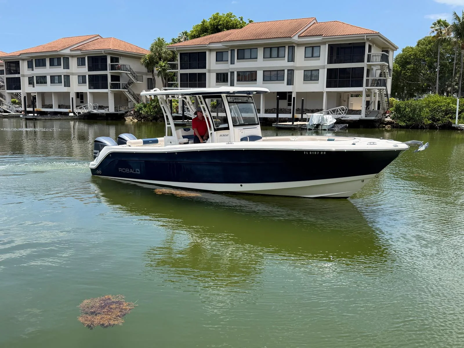 2017 Robalo R302 CENTER CONSOLE Image Thumbnail #1