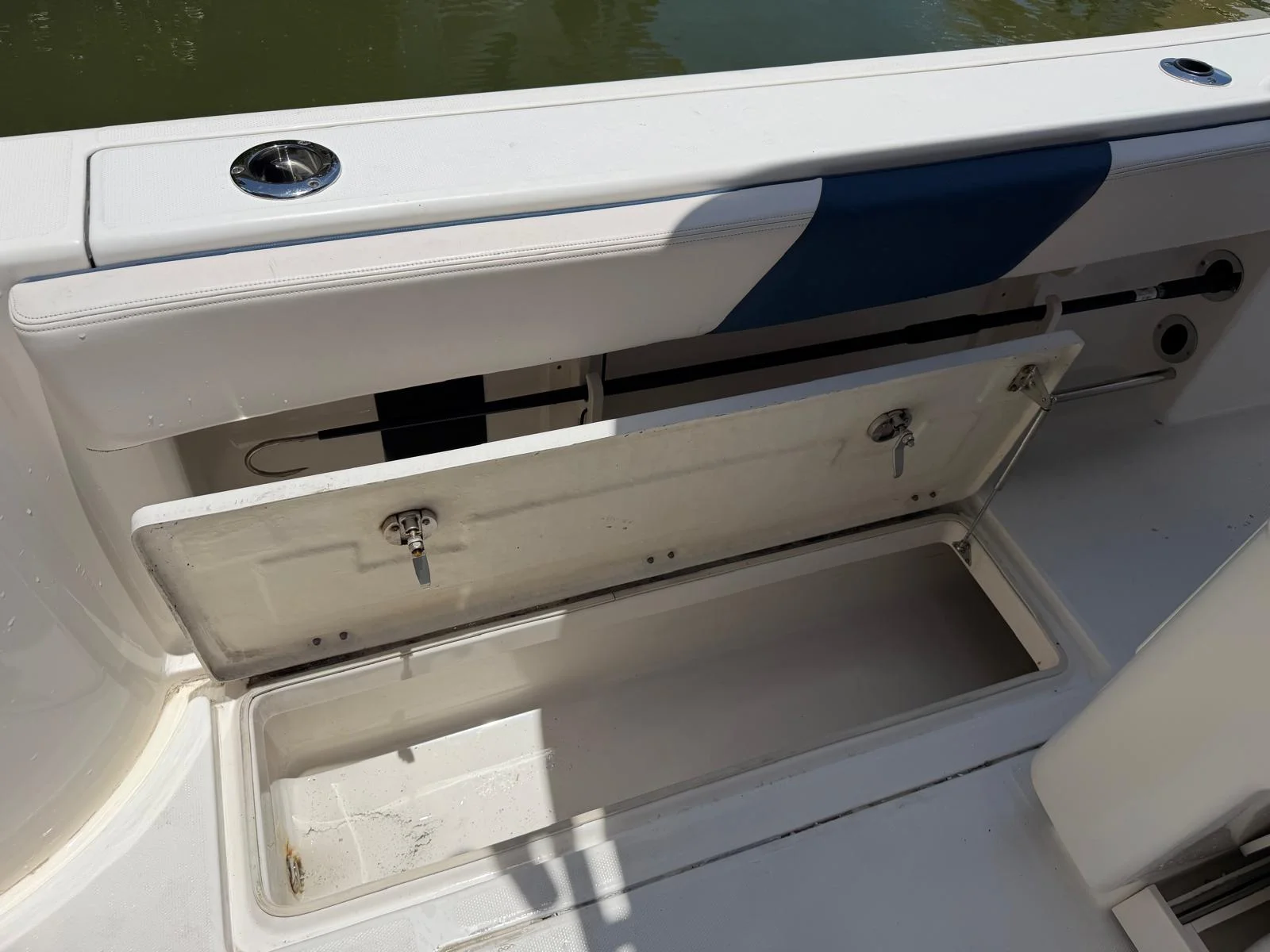 2017 Robalo R302 CENTER CONSOLE Image Thumbnail #23