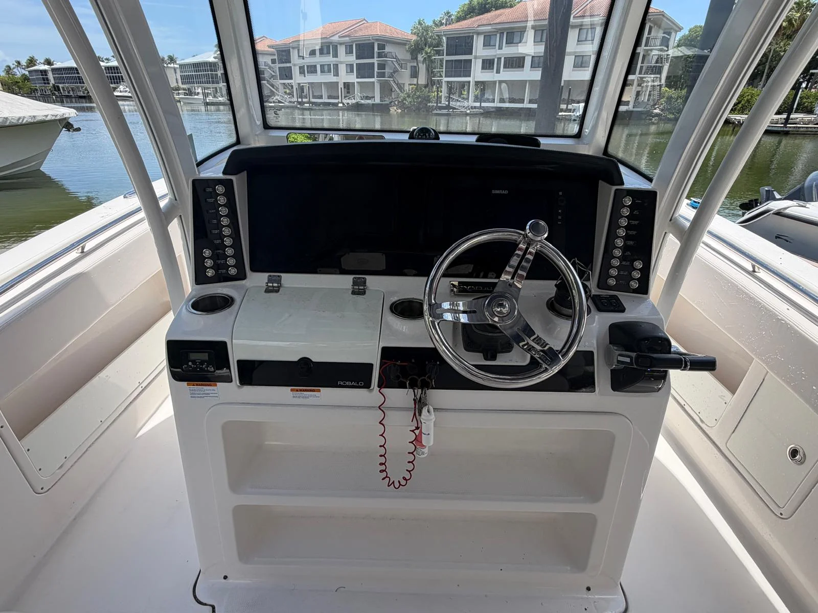 2017 Robalo R302 CENTER CONSOLE Image Thumbnail #17