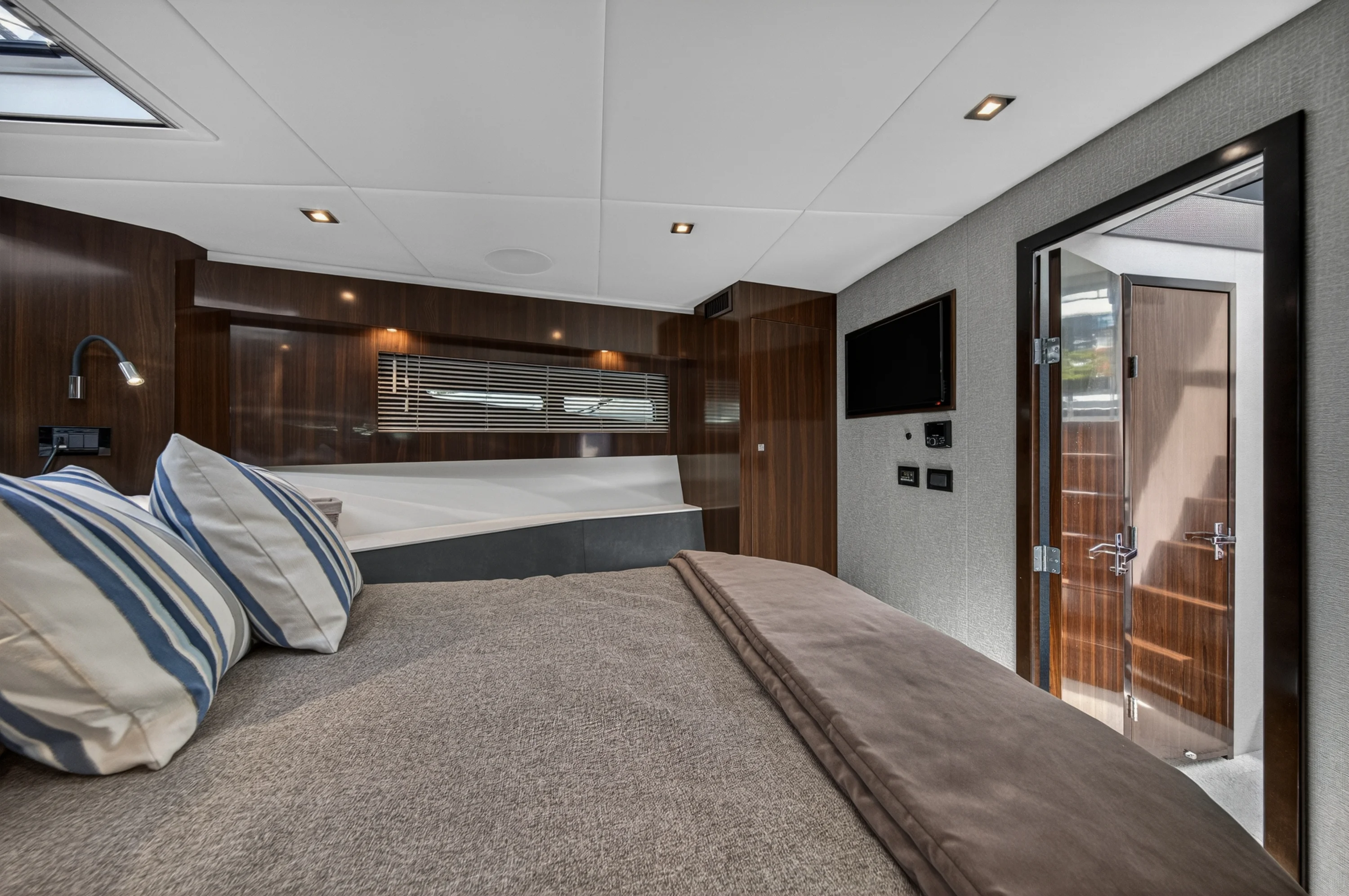 2023 Cruisers Yachts 50 CANTIUS Image Thumbnail #67