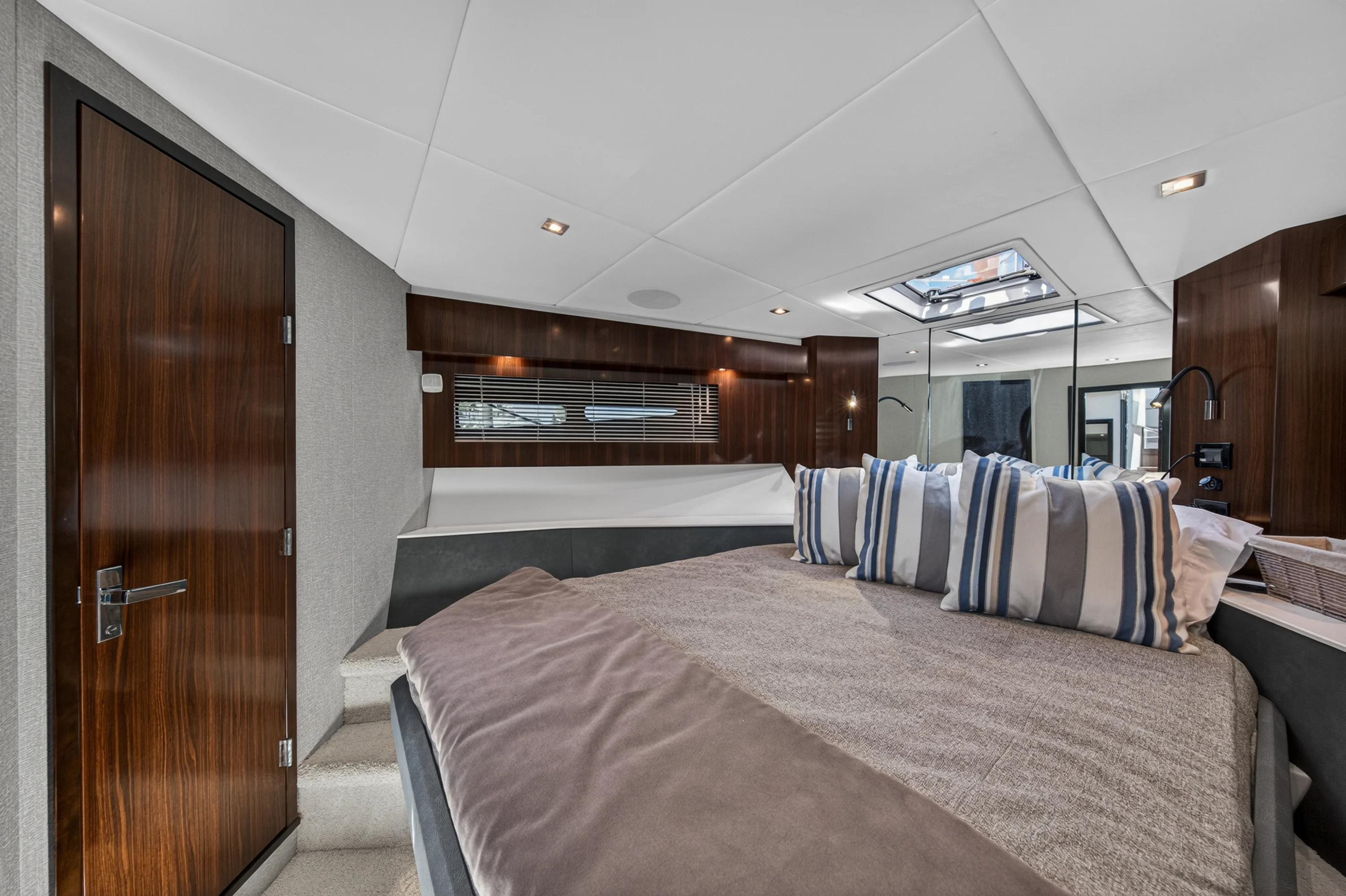 2023 Cruisers Yachts 50 CANTIUS Image Thumbnail #61