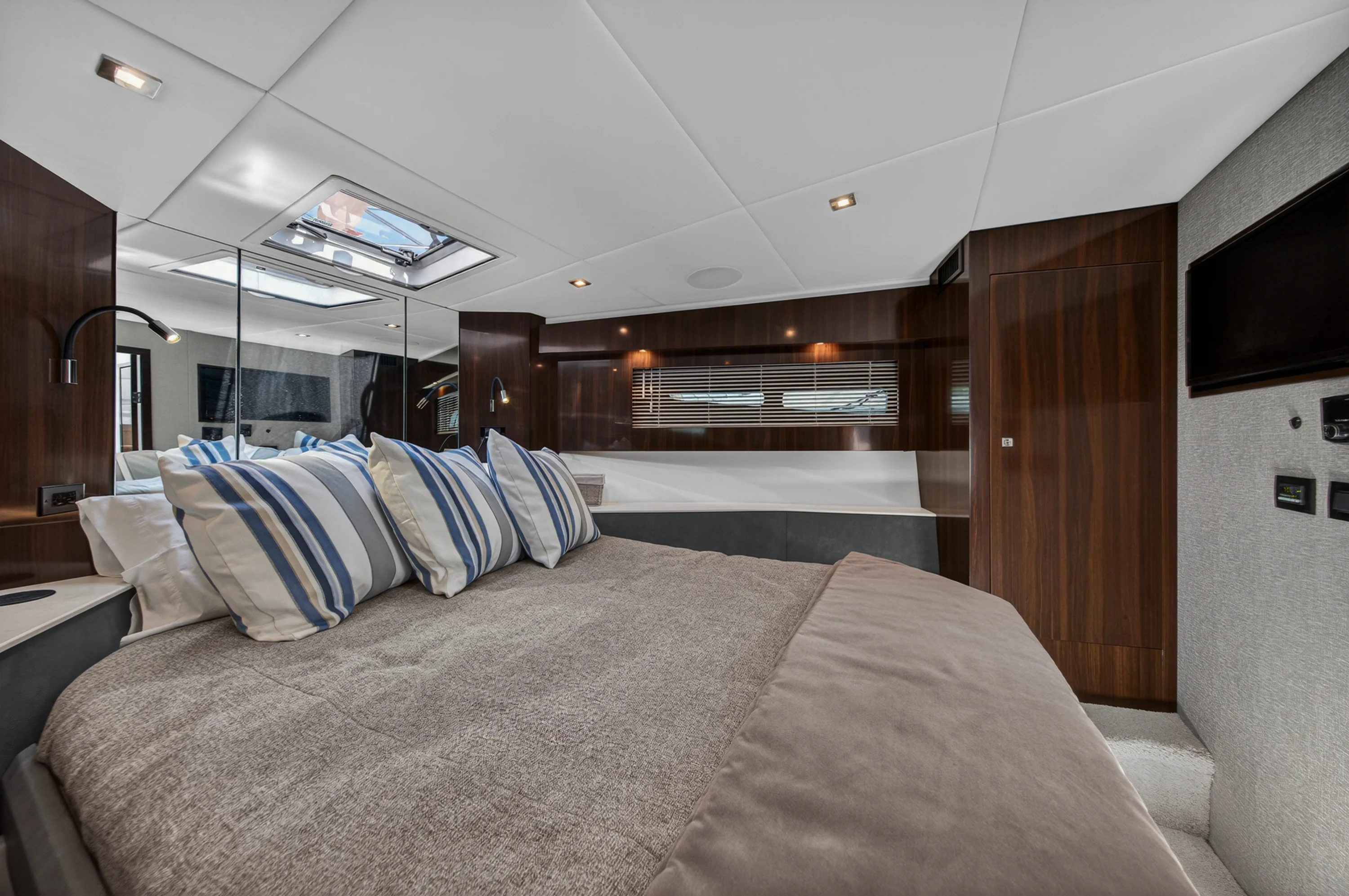 2023 Cruisers Yachts 50 CANTIUS Image Thumbnail #66