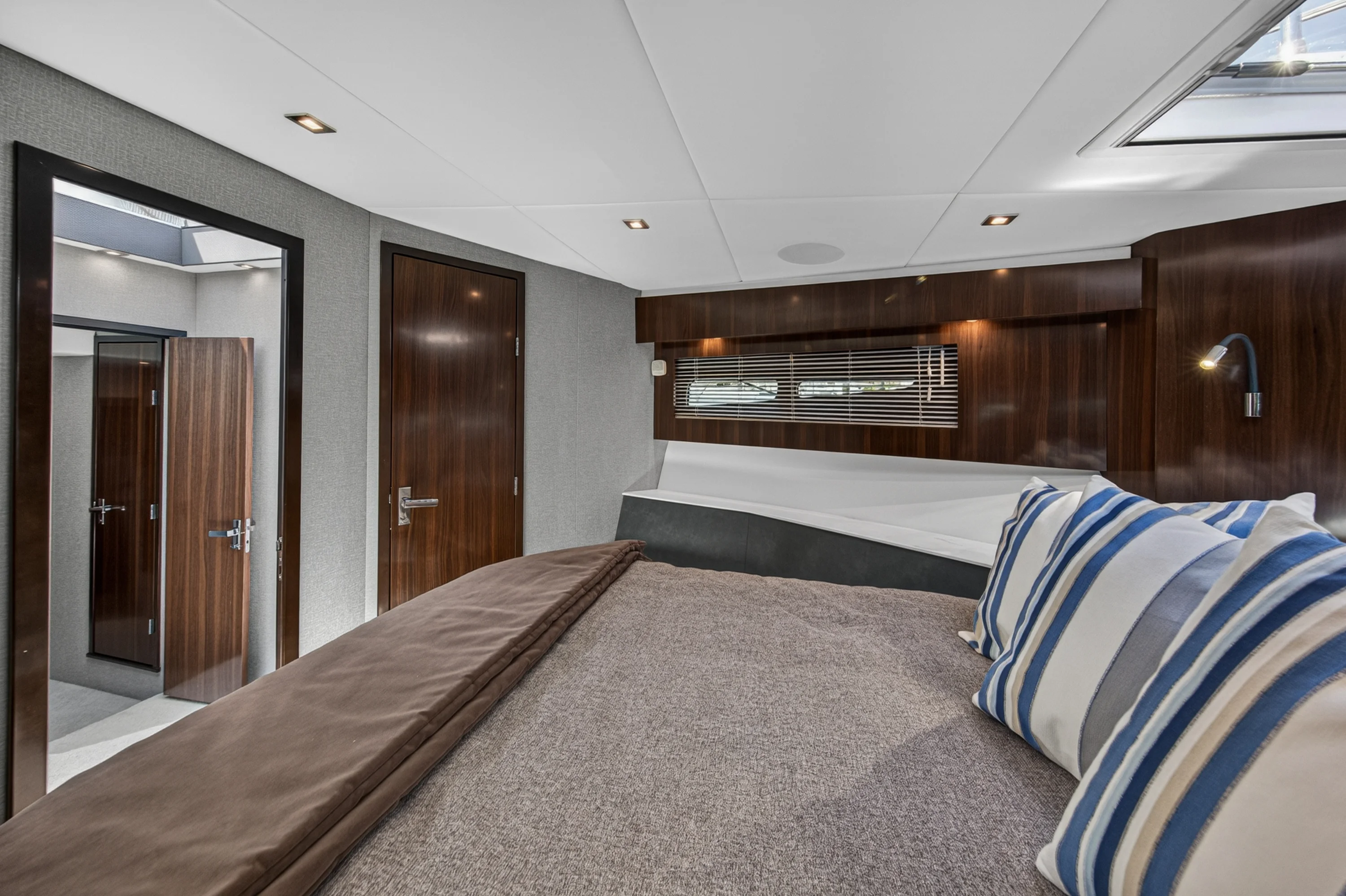 2023 Cruisers Yachts 50 CANTIUS Image Thumbnail #64