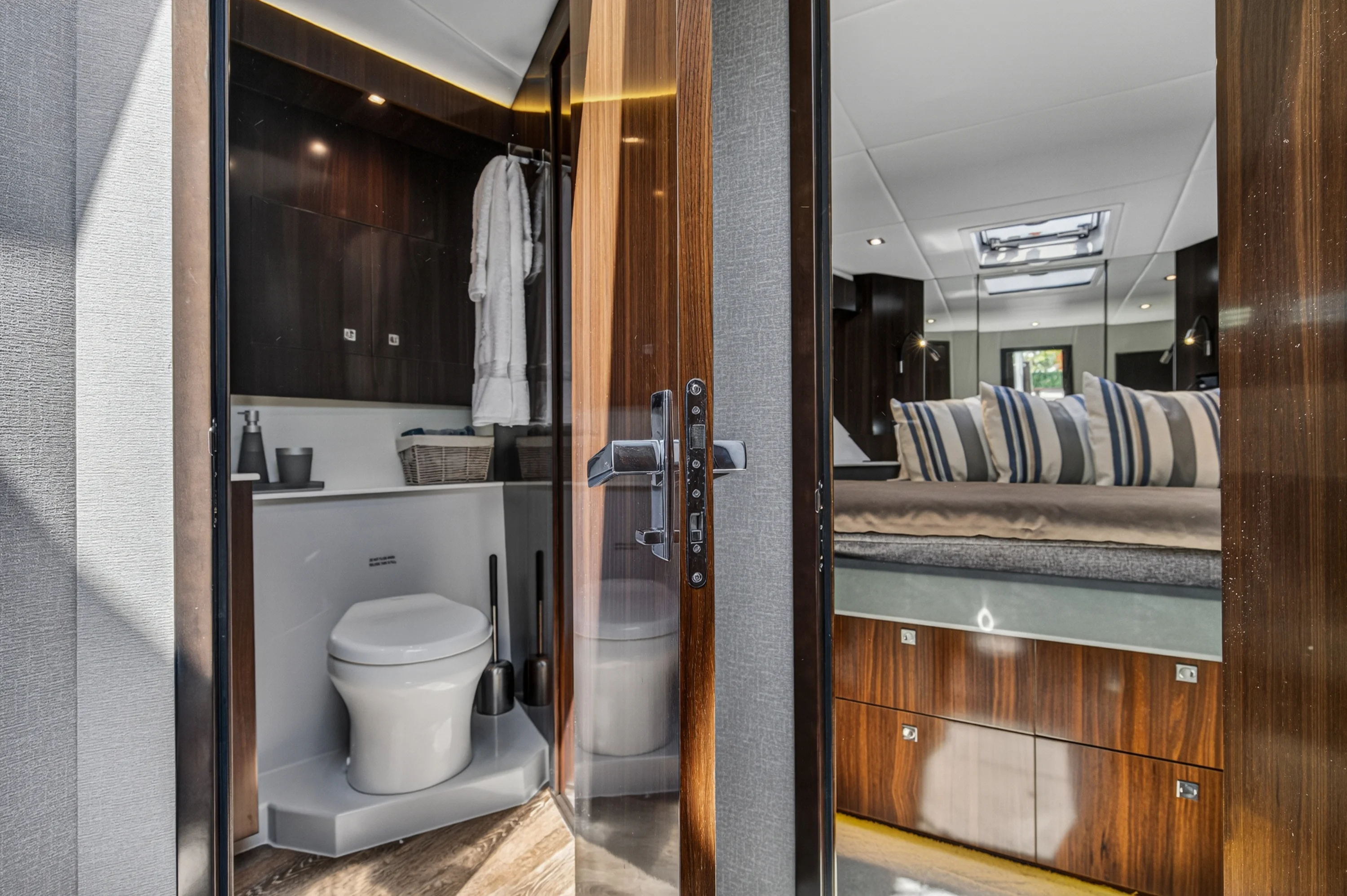 2023 Cruisers Yachts 50 CANTIUS Image Thumbnail #77