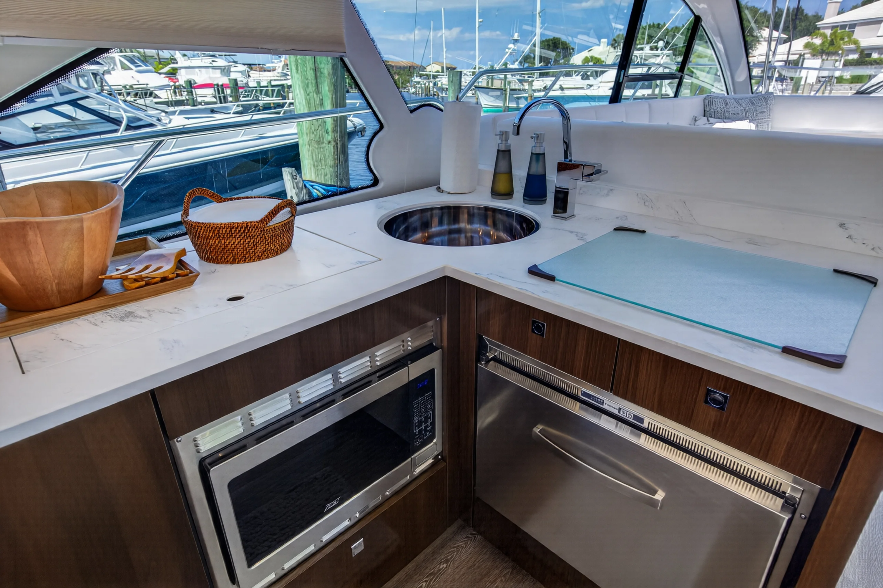2023 Cruisers Yachts 50 CANTIUS Image Thumbnail #36