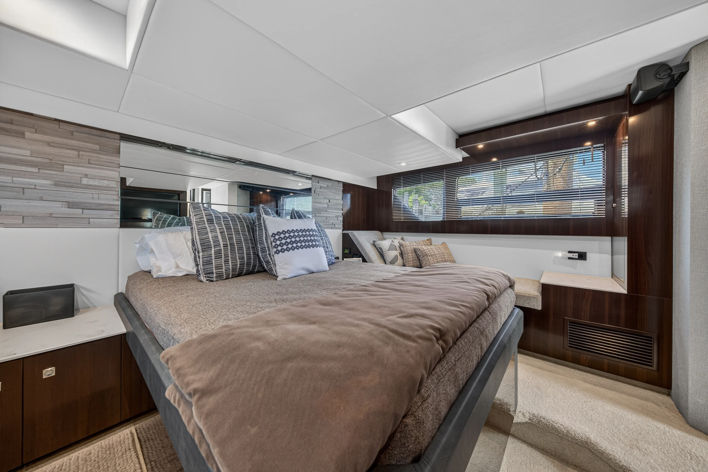 2023 Cruisers Yachts 50 CANTIUS Image Thumbnail #85