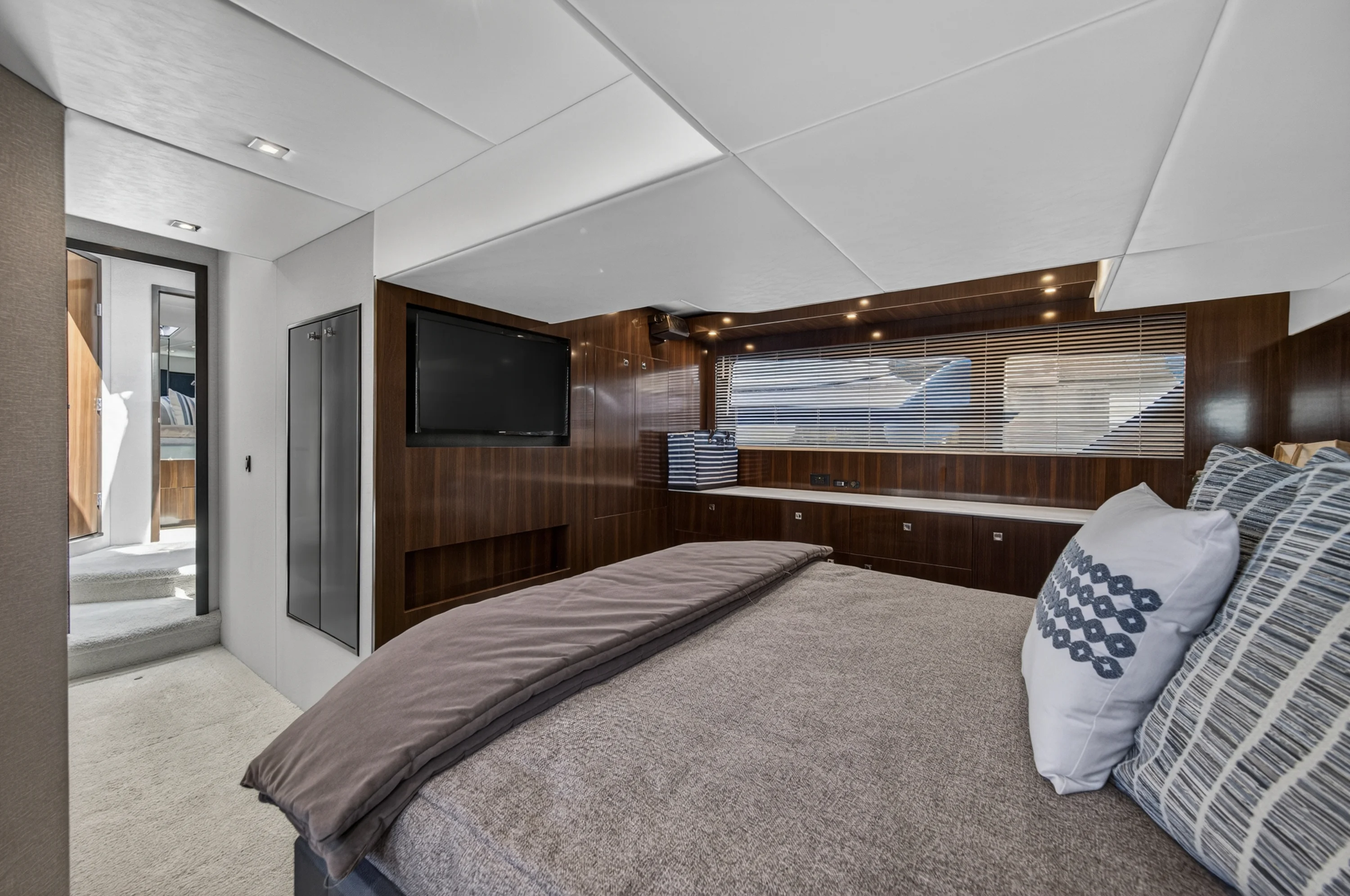 2023 Cruisers Yachts 50 CANTIUS Image Thumbnail #82