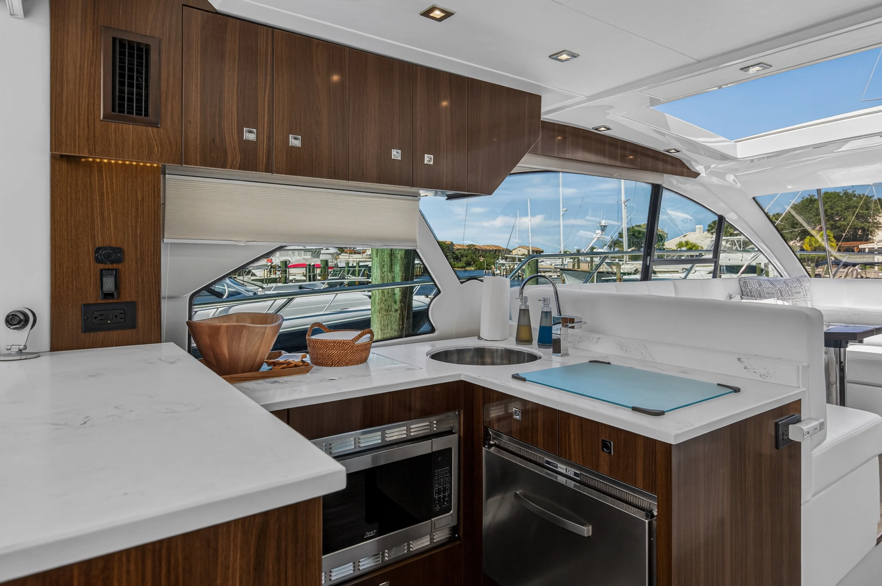 2023 Cruisers Yachts 50 CANTIUS Image Thumbnail #37