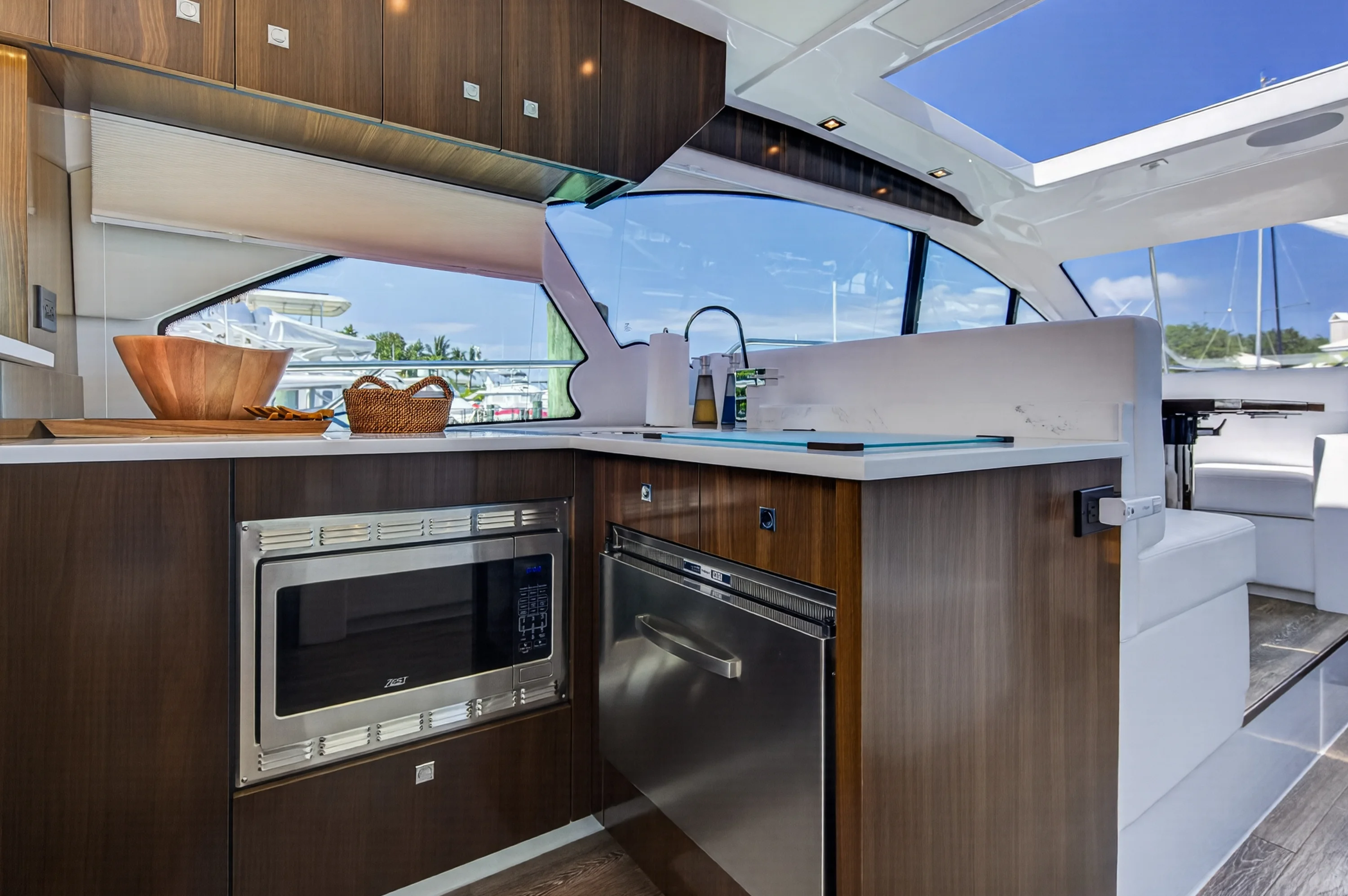 2023 Cruisers Yachts 50 CANTIUS Image Thumbnail #38