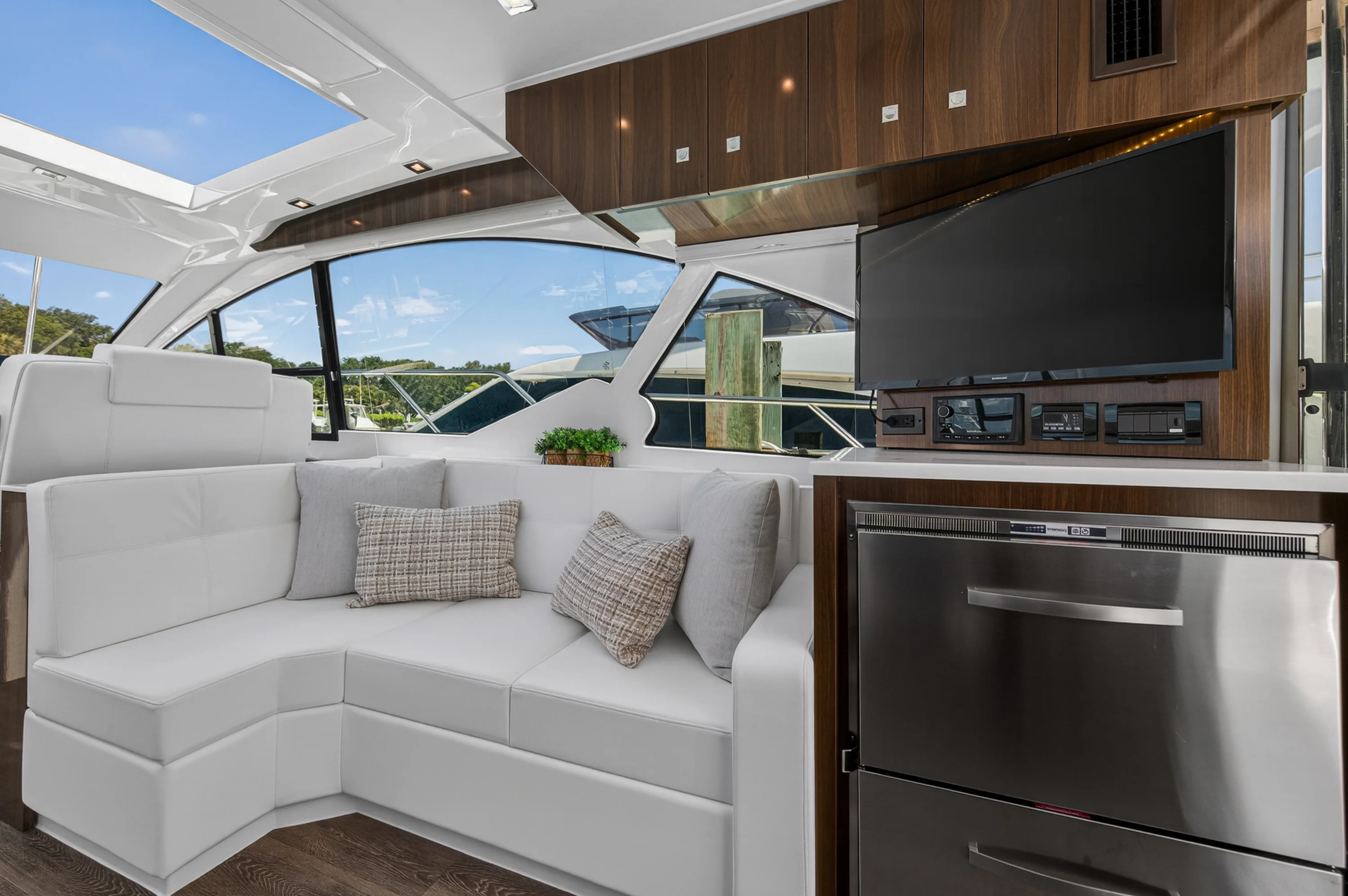 2023 Cruisers Yachts 50 CANTIUS Image Thumbnail #45