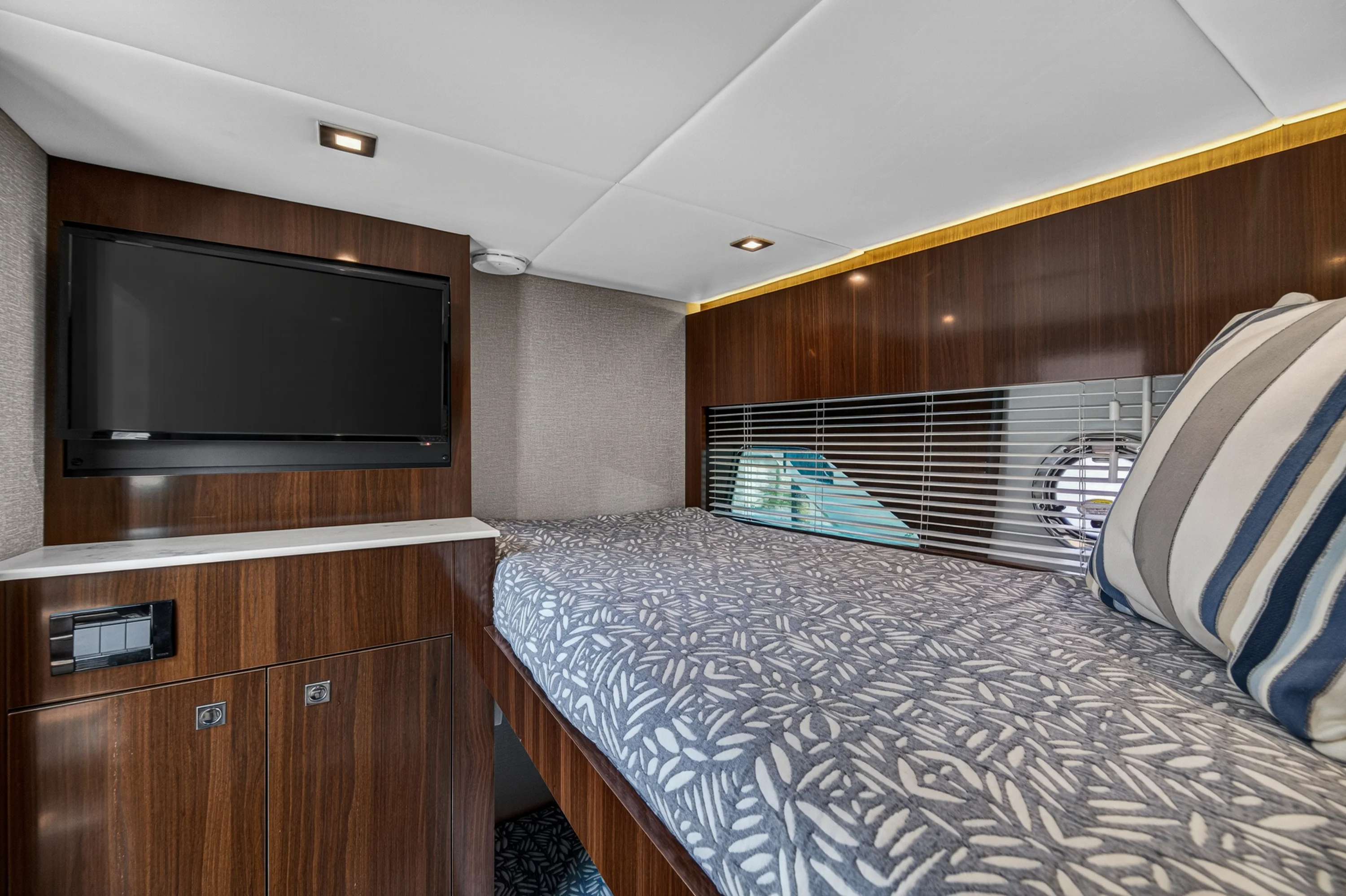 2023 Cruisers Yachts 50 CANTIUS Image Thumbnail #75