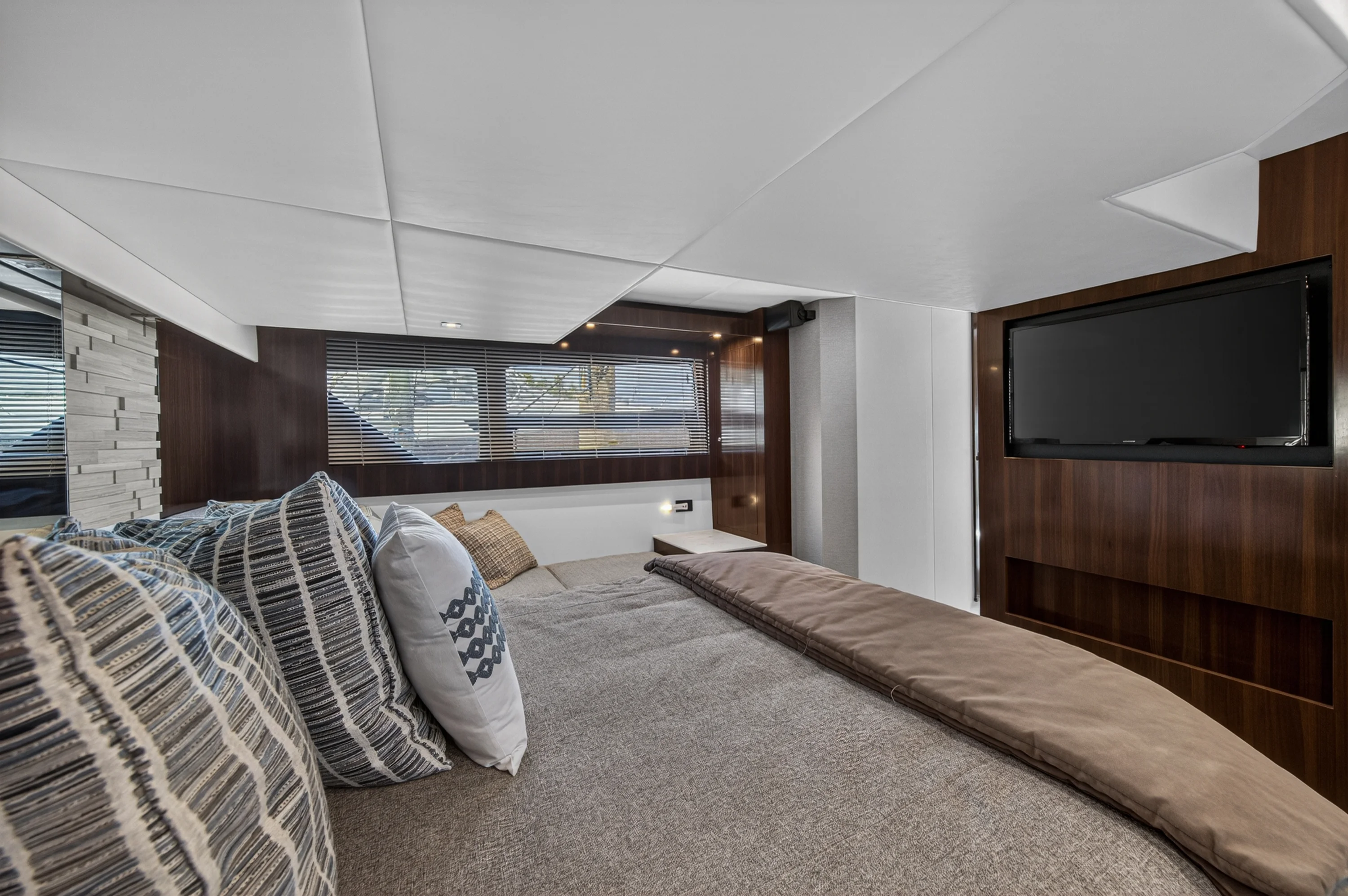 2023 Cruisers Yachts 50 CANTIUS Image Thumbnail #86