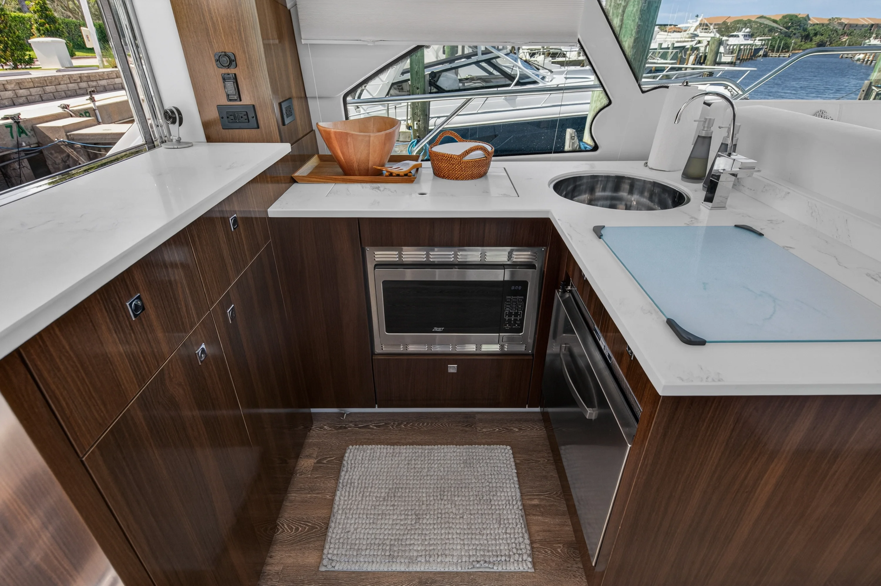 2023 Cruisers Yachts 50 CANTIUS Image Thumbnail #41