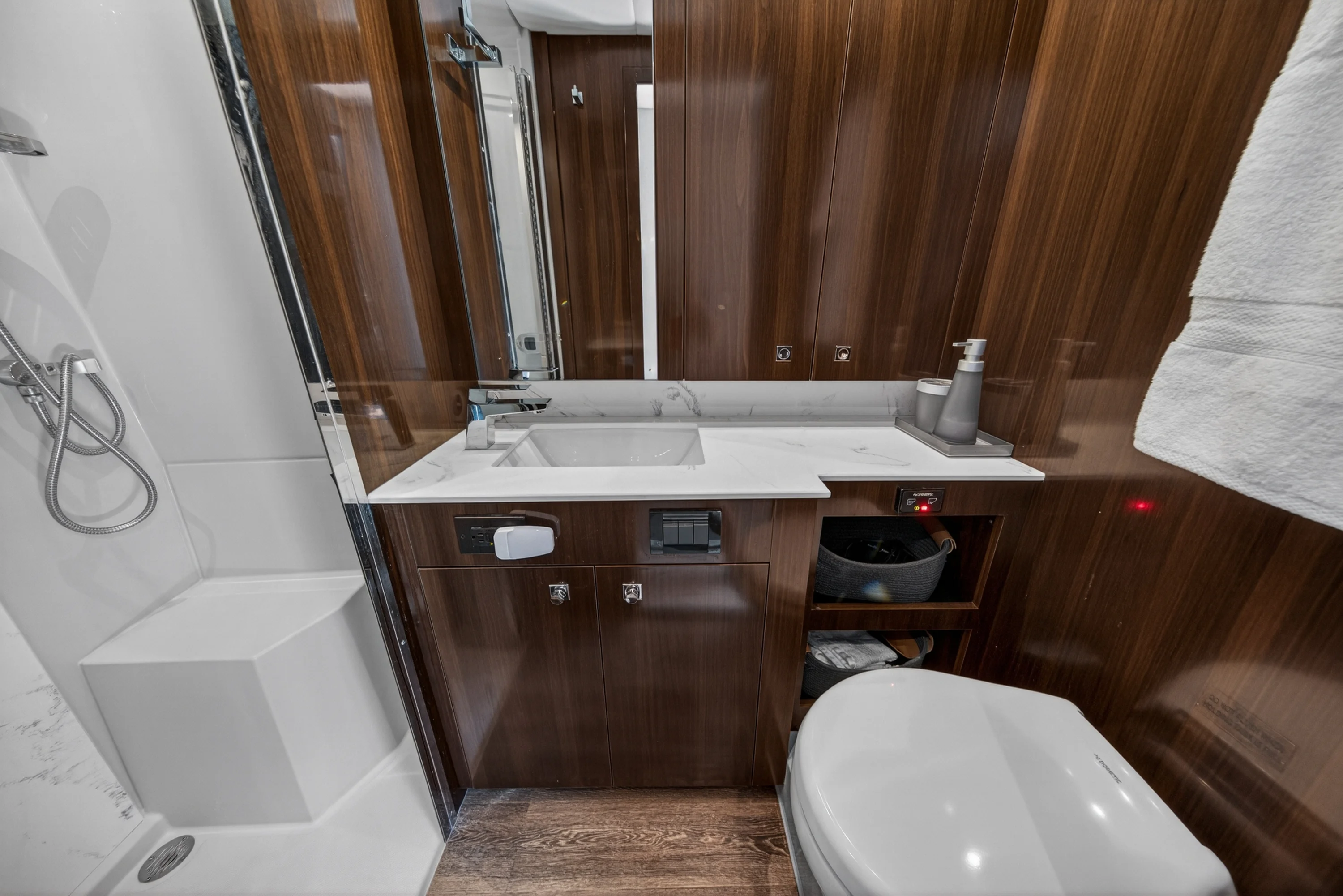 2023 Cruisers Yachts 50 CANTIUS Image Thumbnail #90