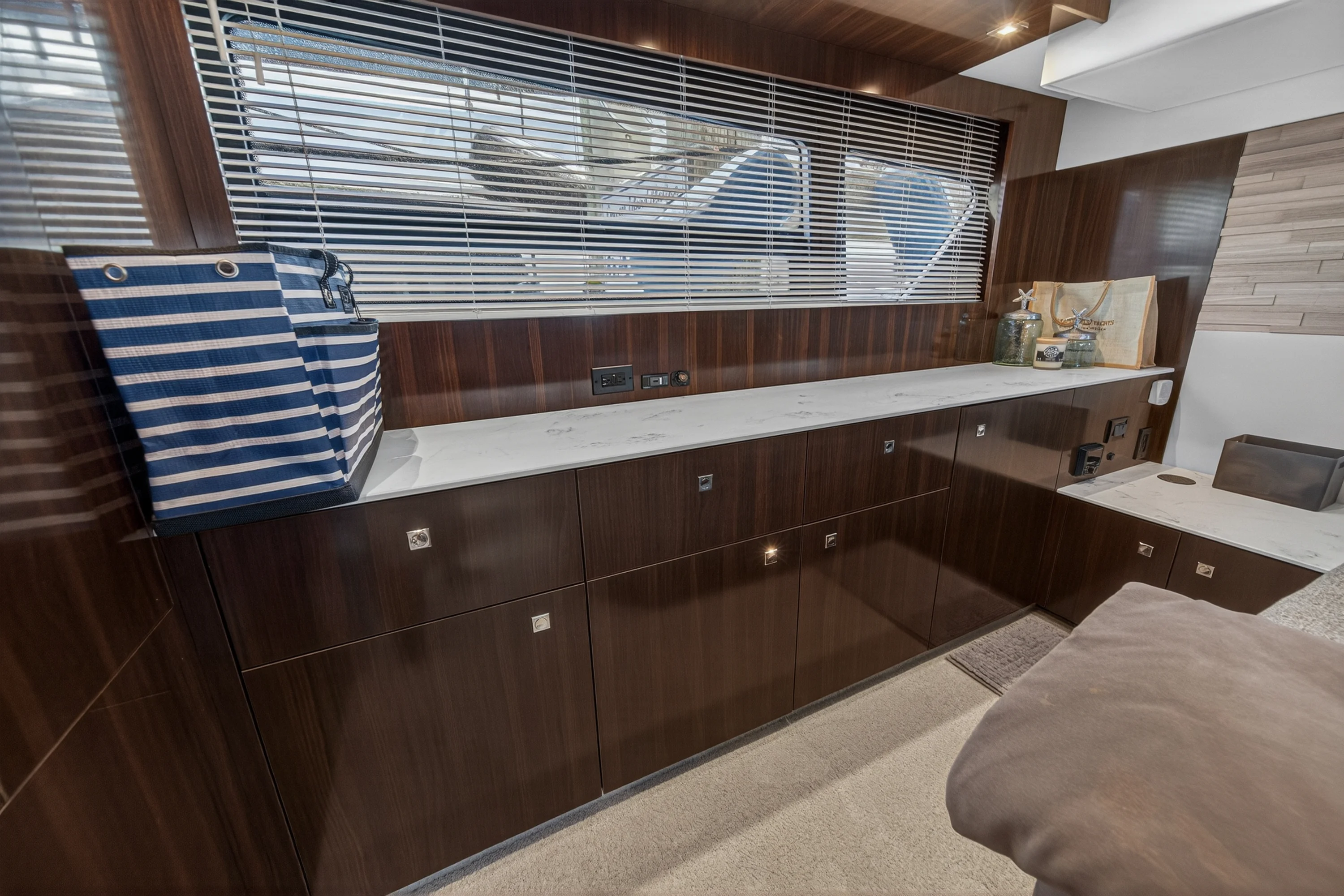 2023 Cruisers Yachts 50 CANTIUS Image Thumbnail #84