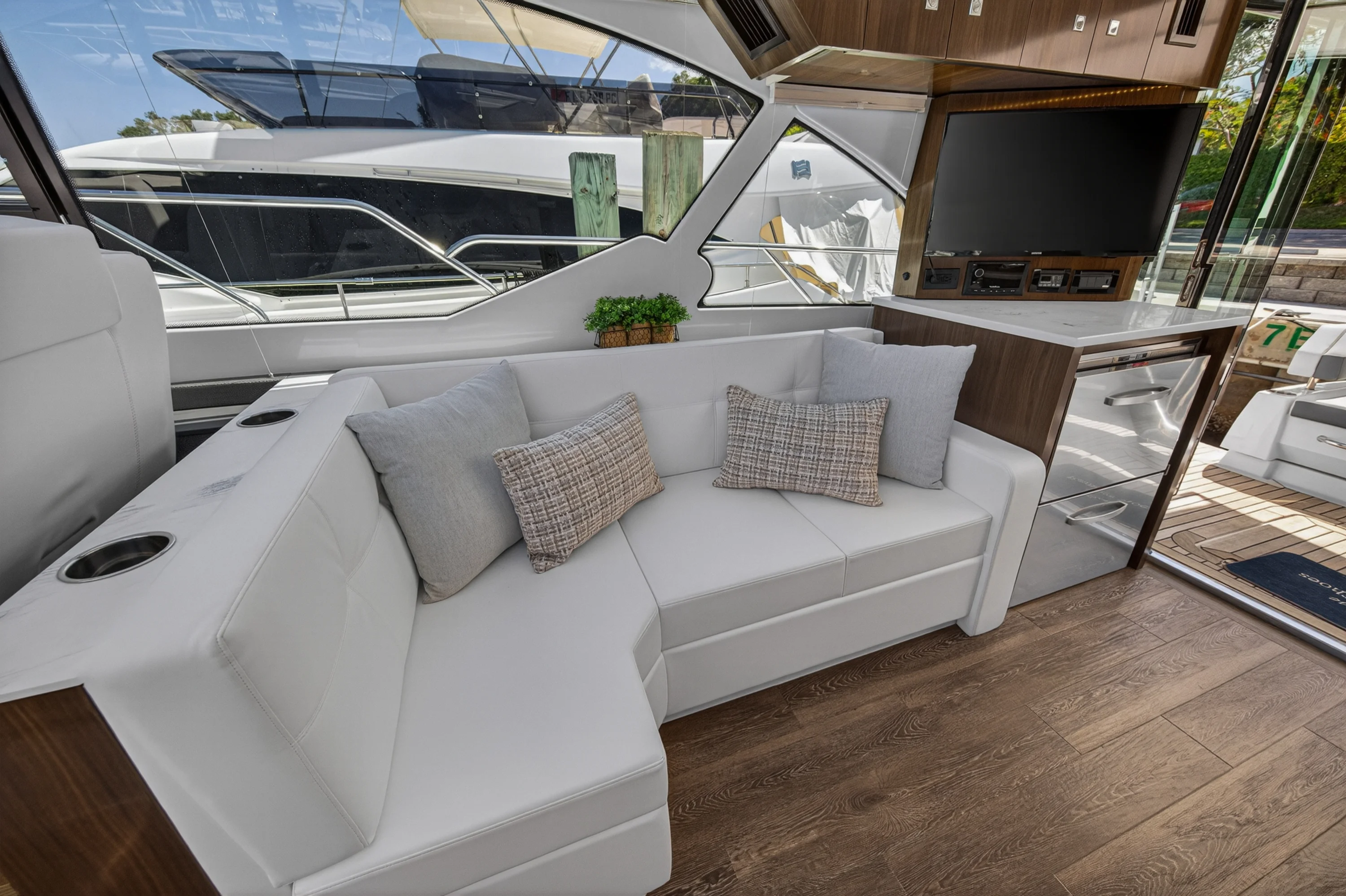 2023 Cruisers Yachts 50 CANTIUS Image Thumbnail #44