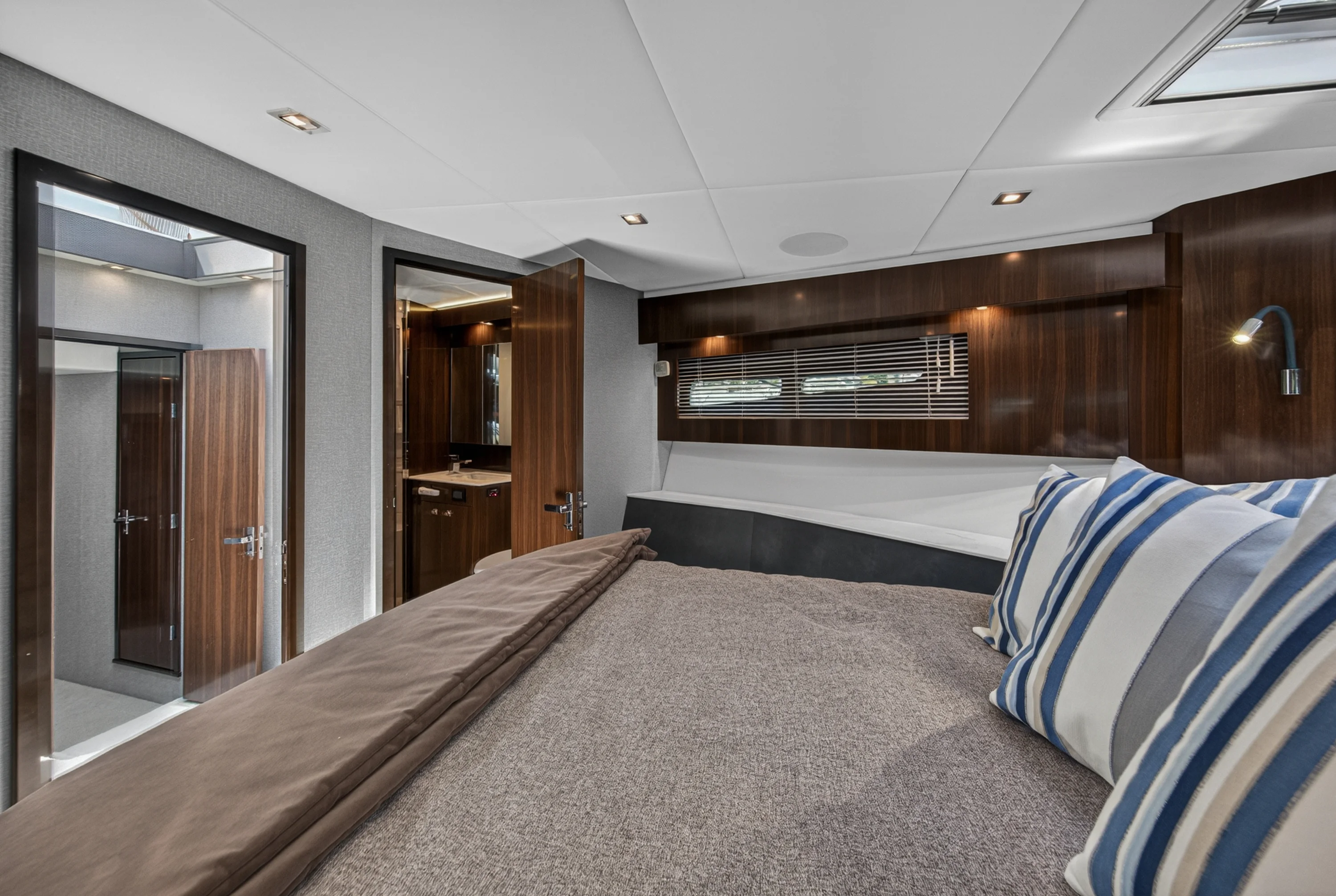 2023 Cruisers Yachts 50 CANTIUS Image Thumbnail #63