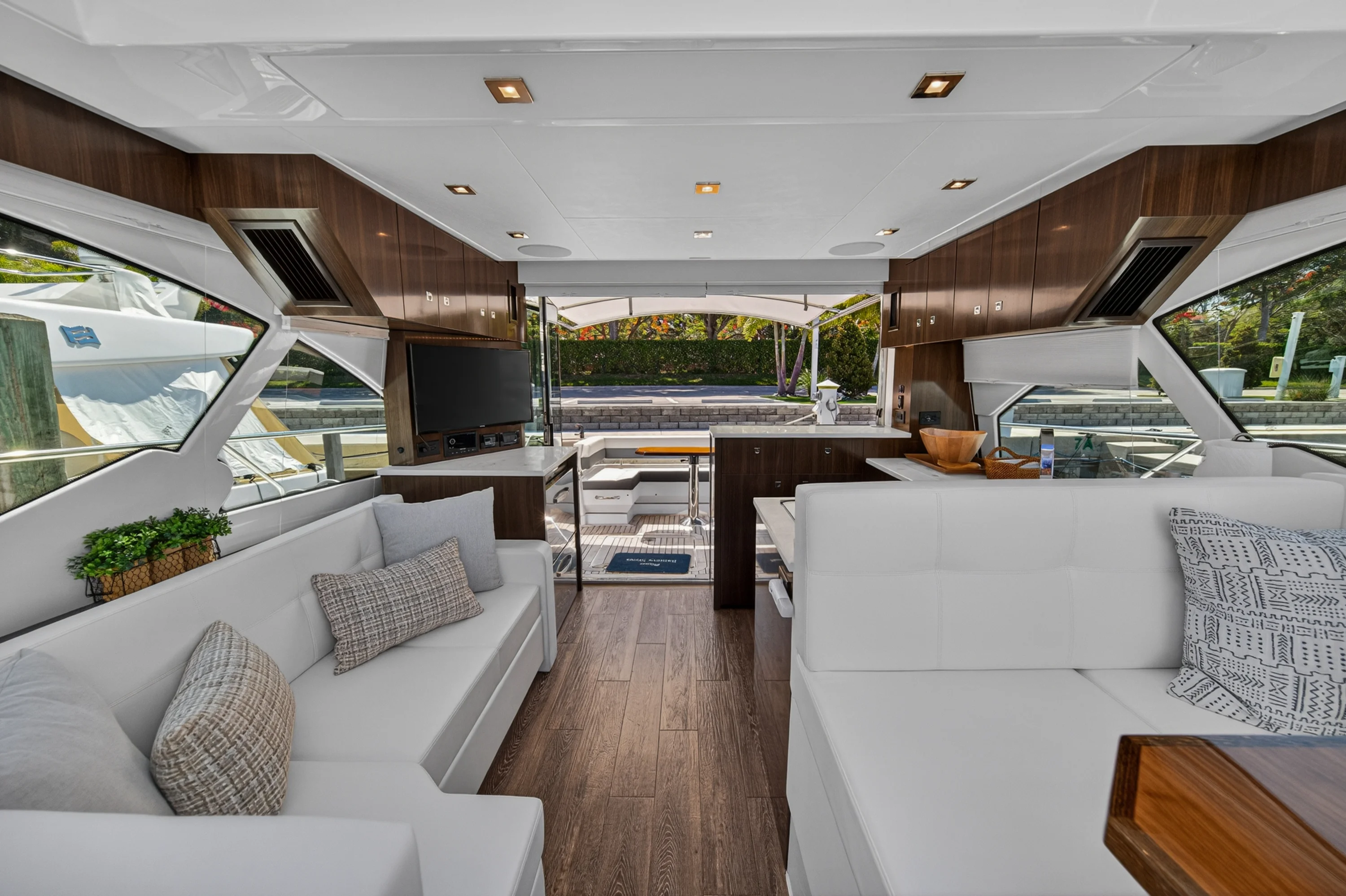 2023 Cruisers Yachts 50 CANTIUS Image Thumbnail #42