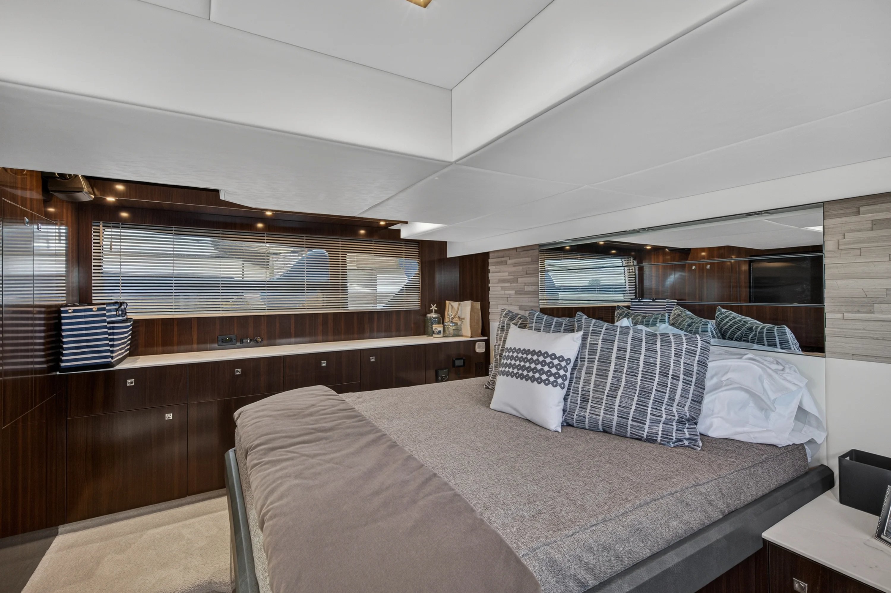 2023 Cruisers Yachts 50 CANTIUS Image Thumbnail #81