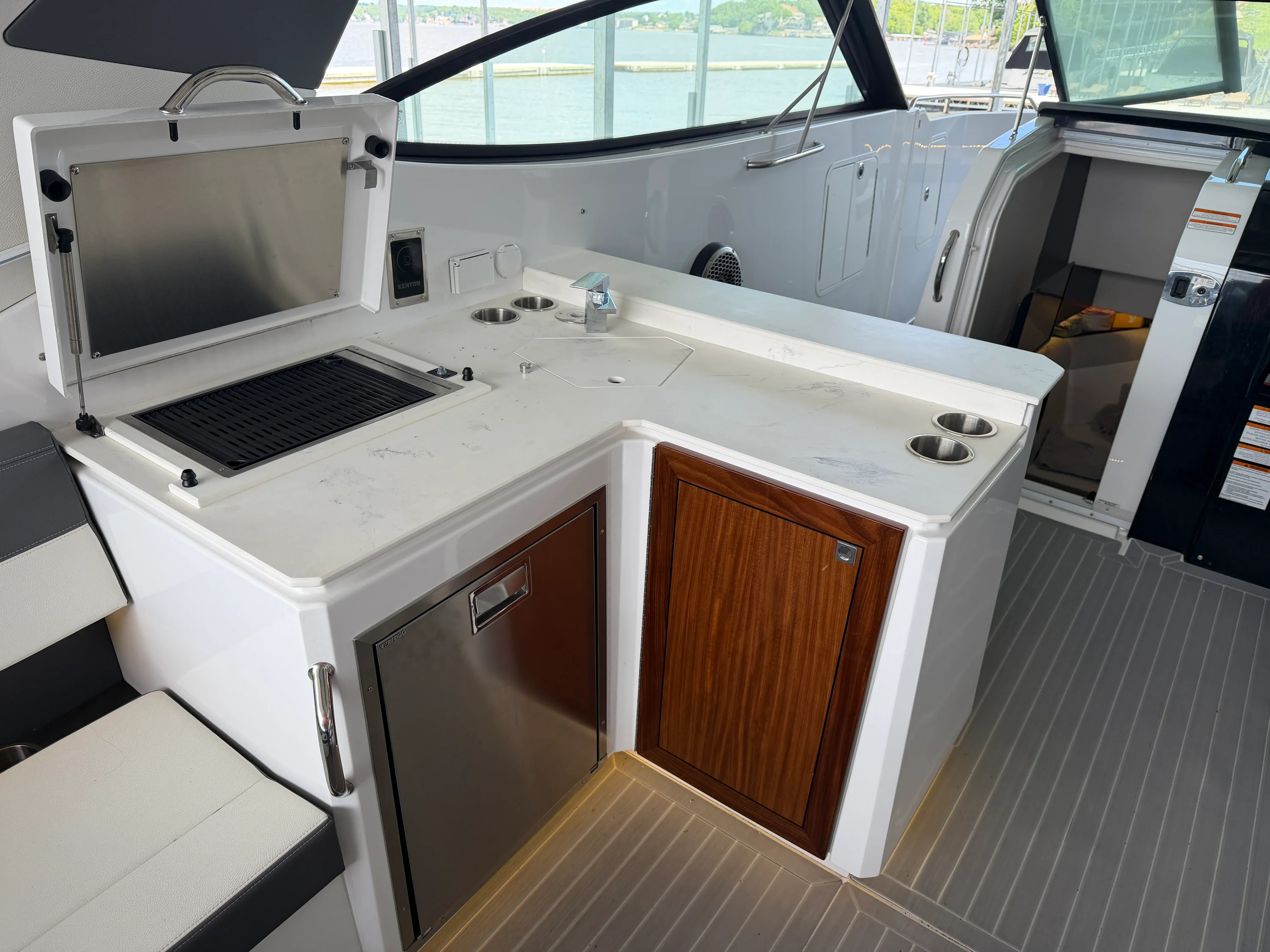2023 Cruisers Yachts 38 GLS Image Thumbnail #12