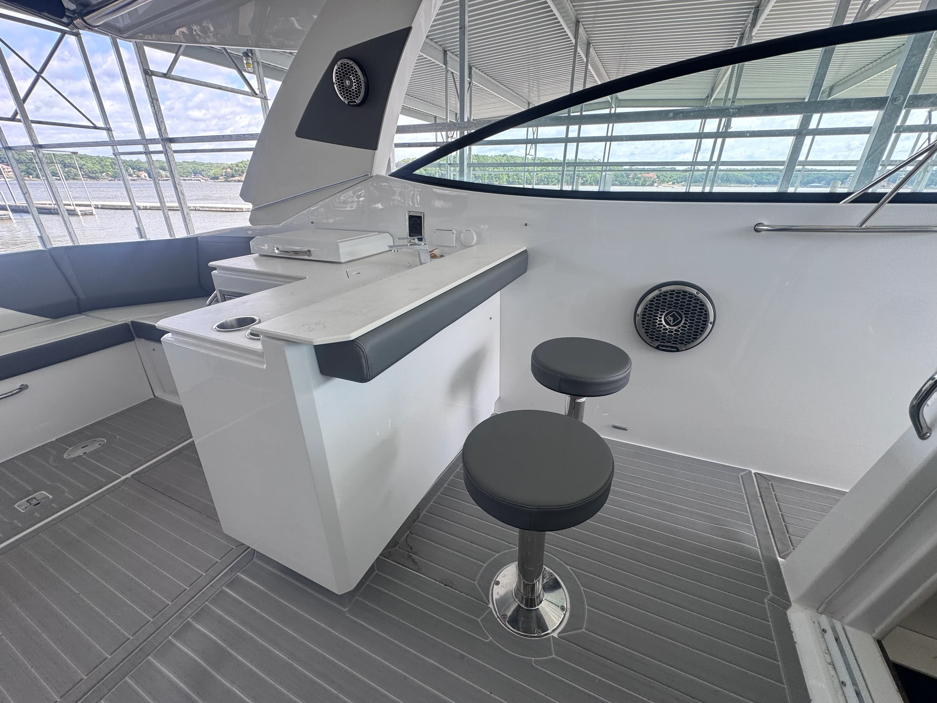 2023 Cruisers Yachts 38 GLS Image Thumbnail #8