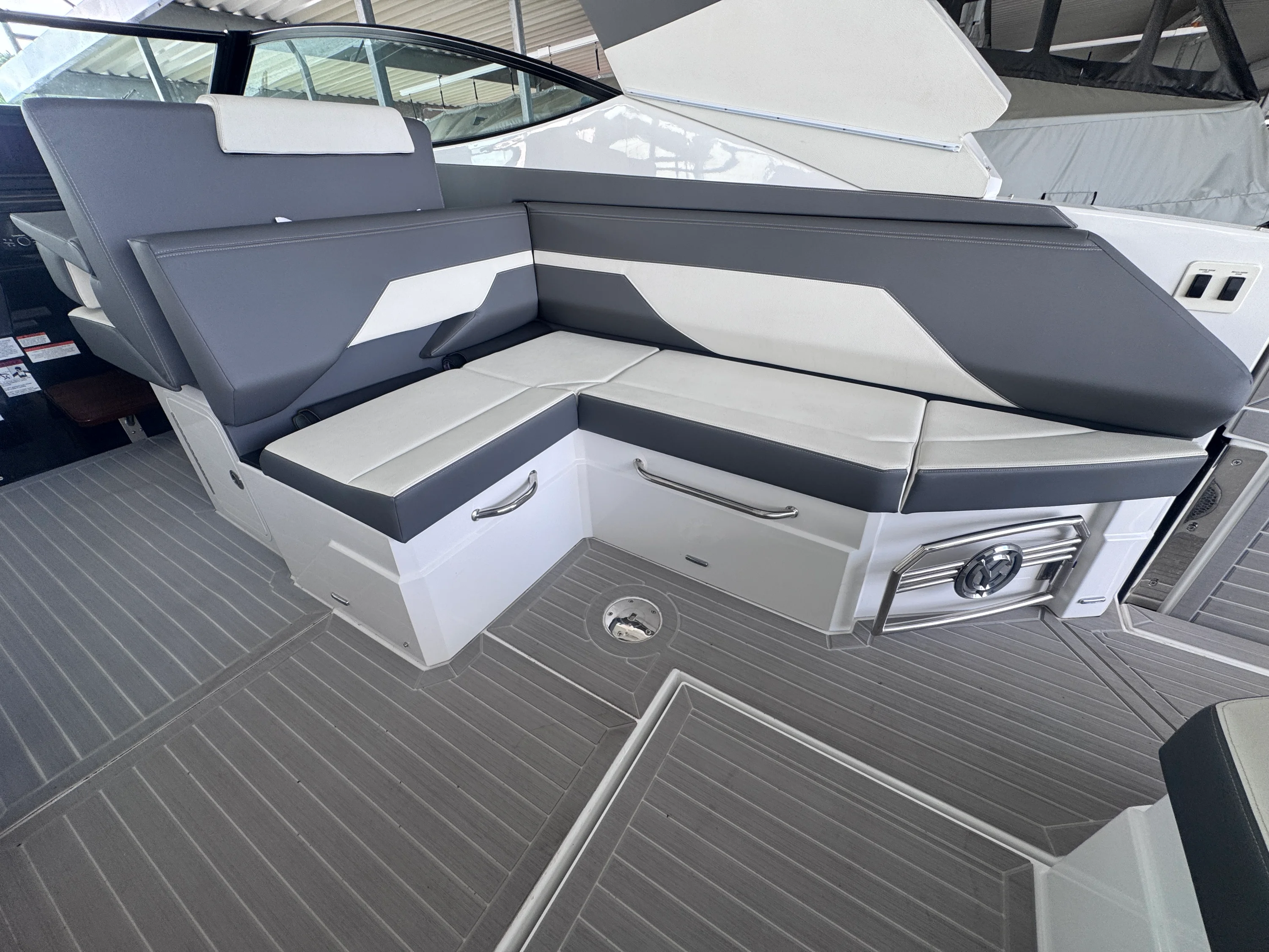 2023 Cruisers Yachts 38 GLS Image Thumbnail #7