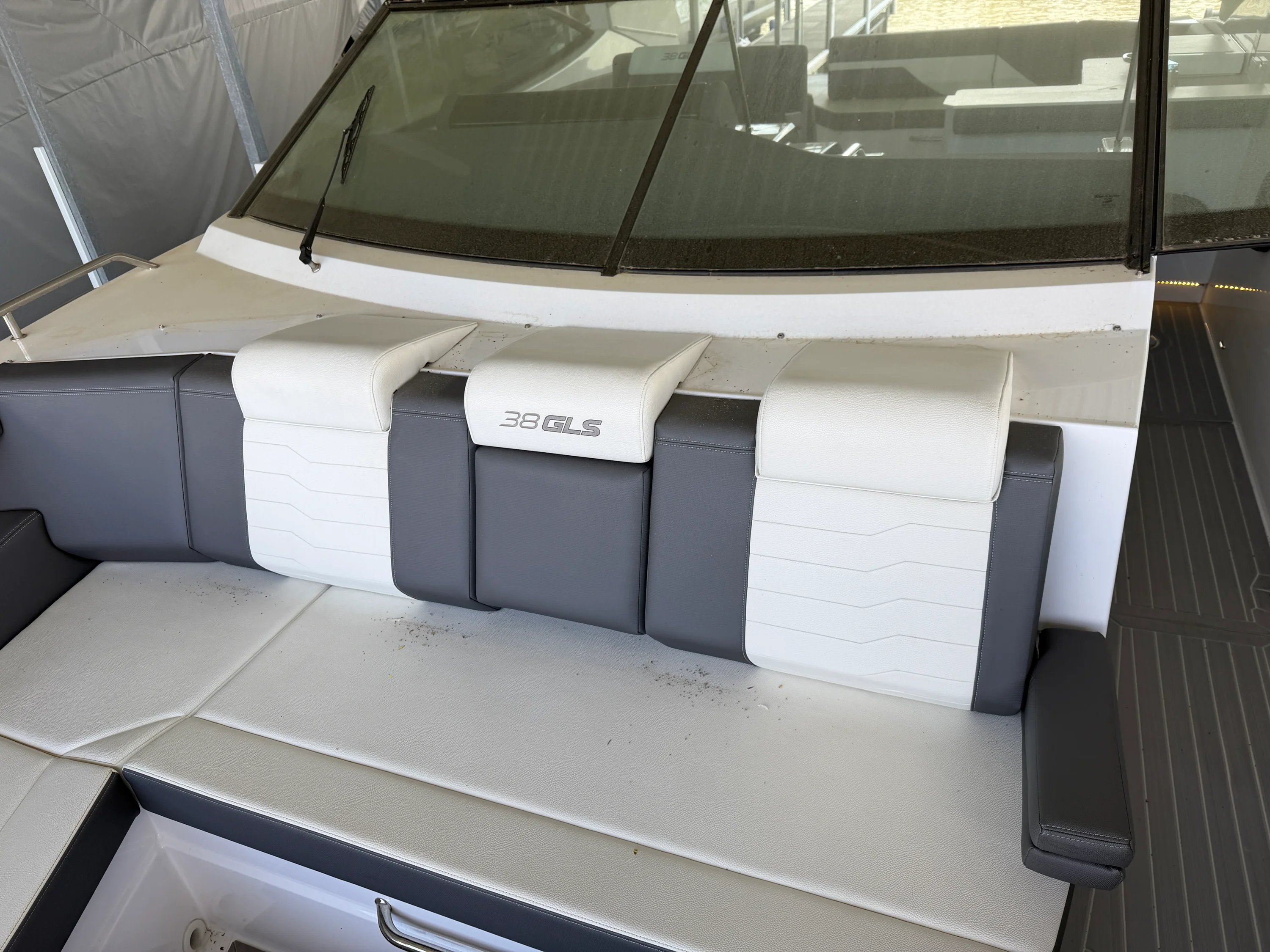 2023 Cruisers Yachts 38 GLS Image Thumbnail #17