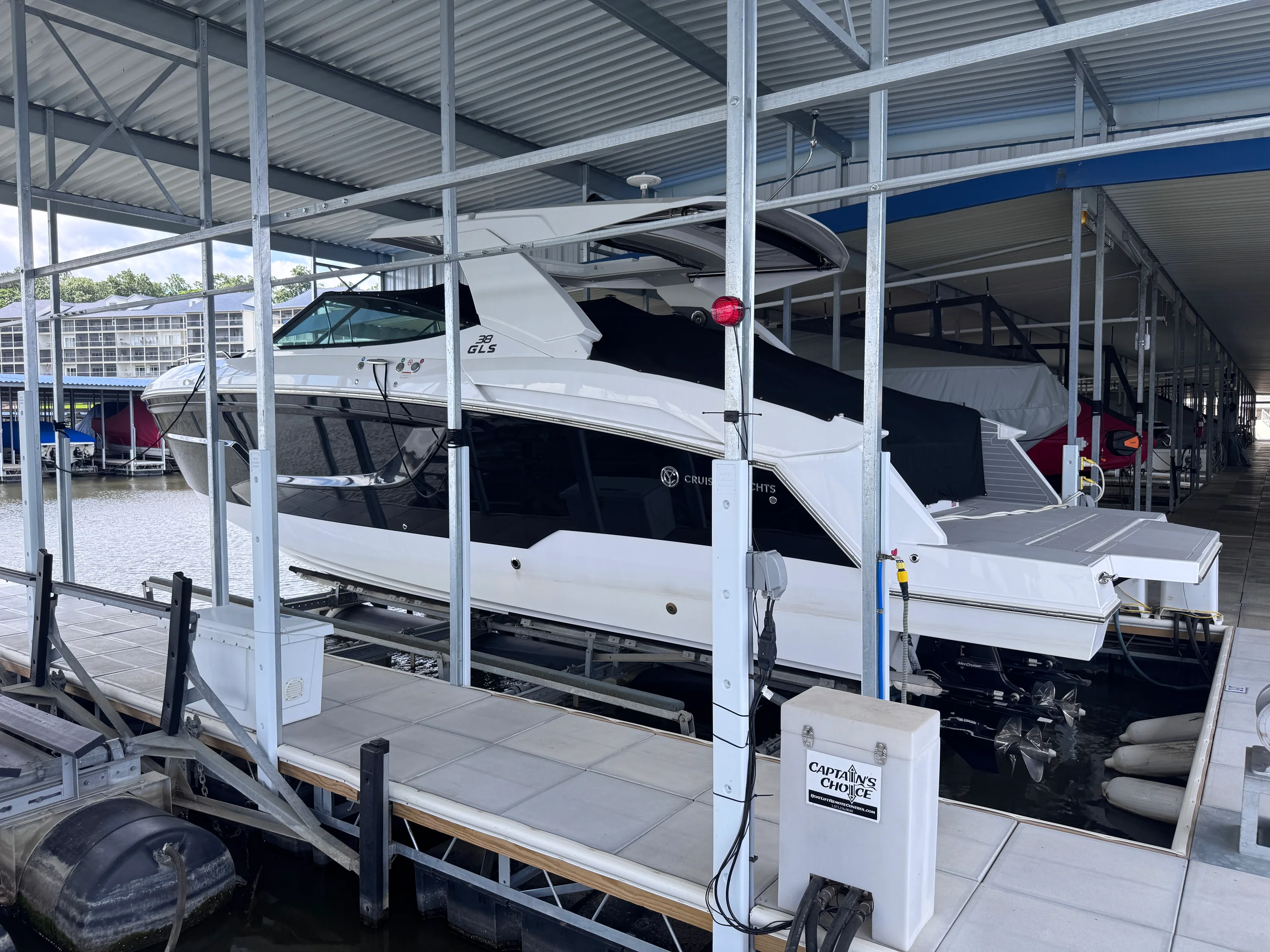 2023 Cruisers Yachts 38 GLS Image Thumbnail #1
