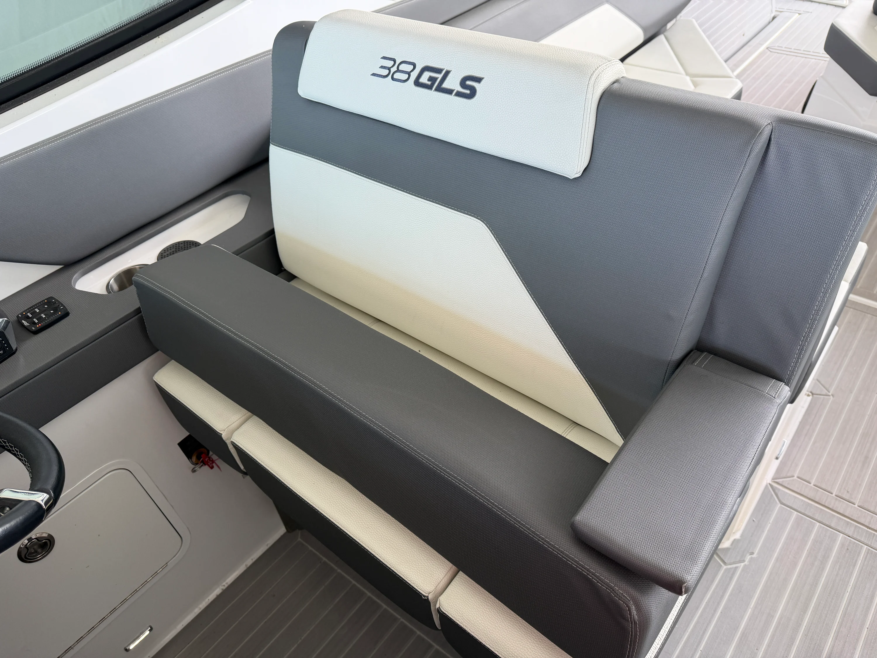 2023 Cruisers Yachts 38 GLS Image Thumbnail #14