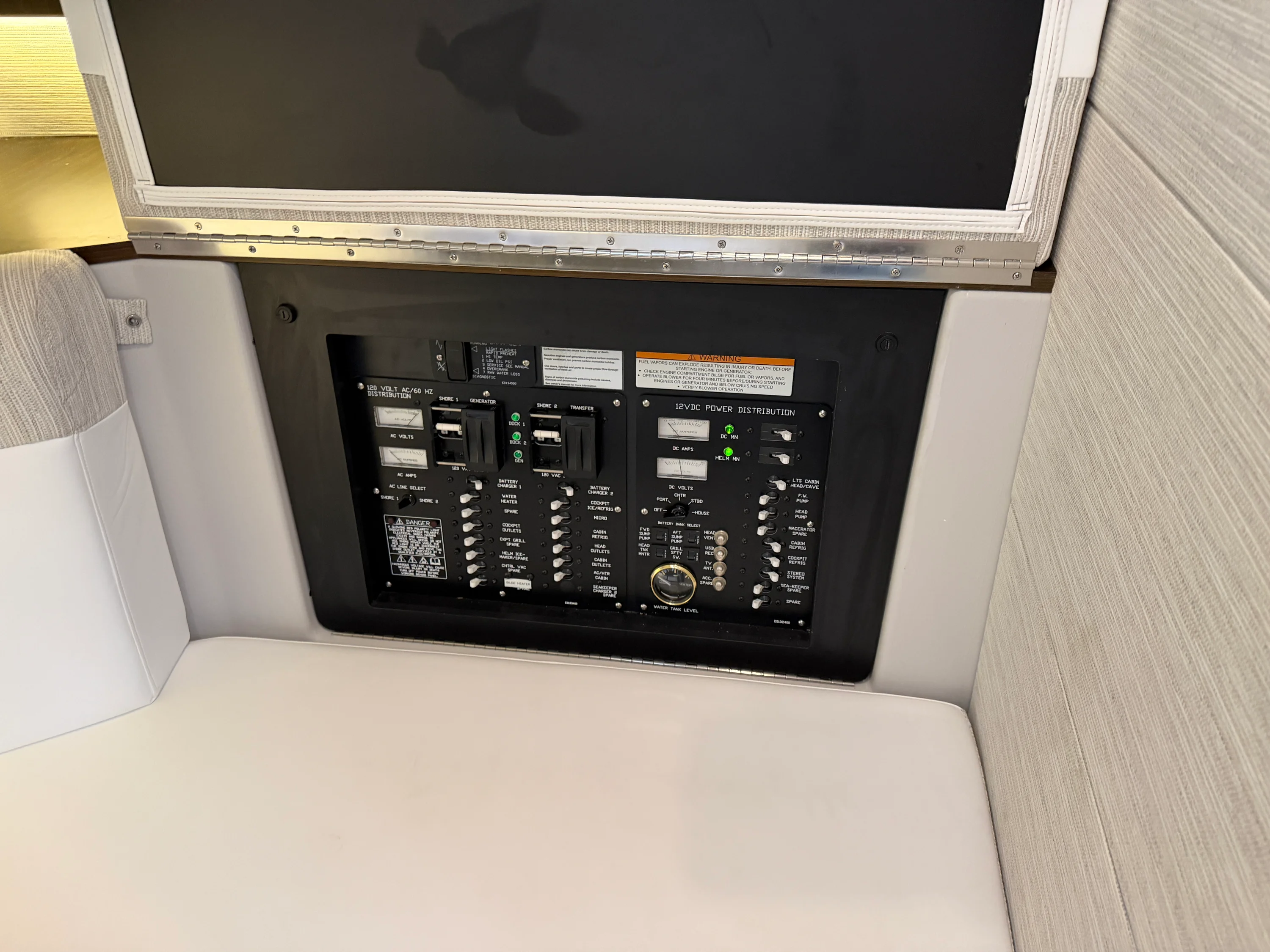 2023 Cruisers Yachts 38 GLS Image Thumbnail #22