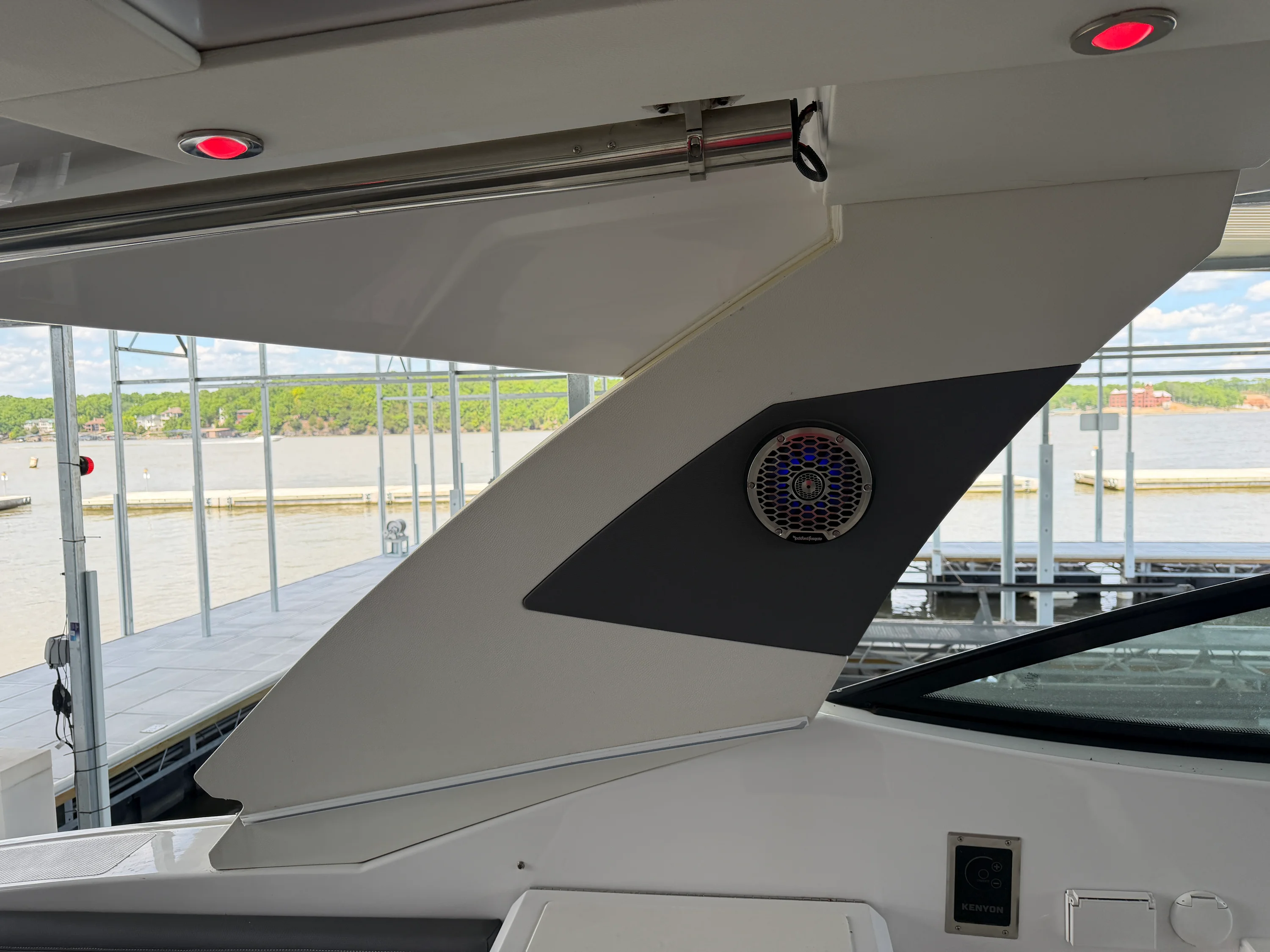 2023 Cruisers Yachts 38 GLS Image Thumbnail #10