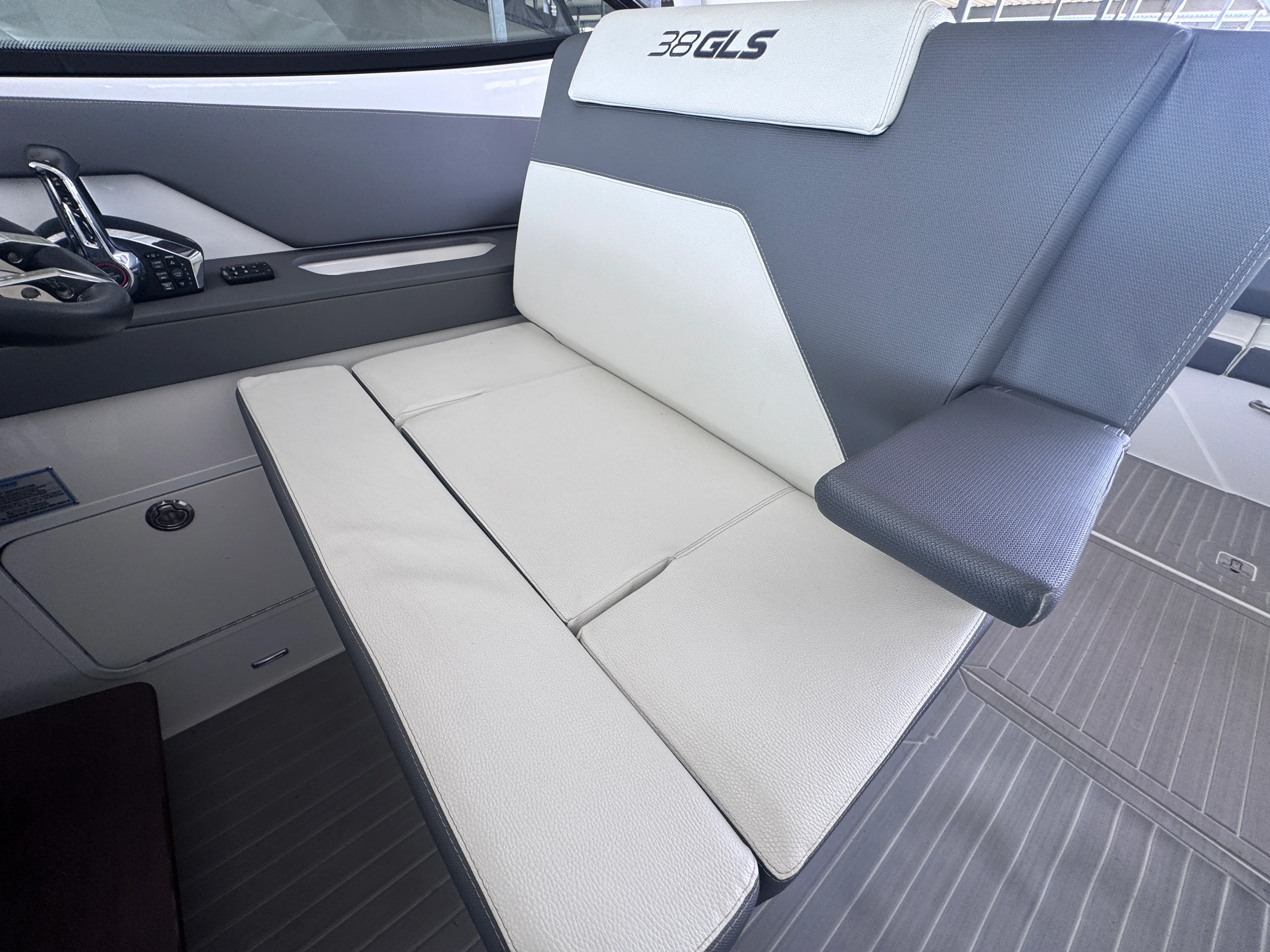 2023 Cruisers Yachts 38 GLS Image Thumbnail #18