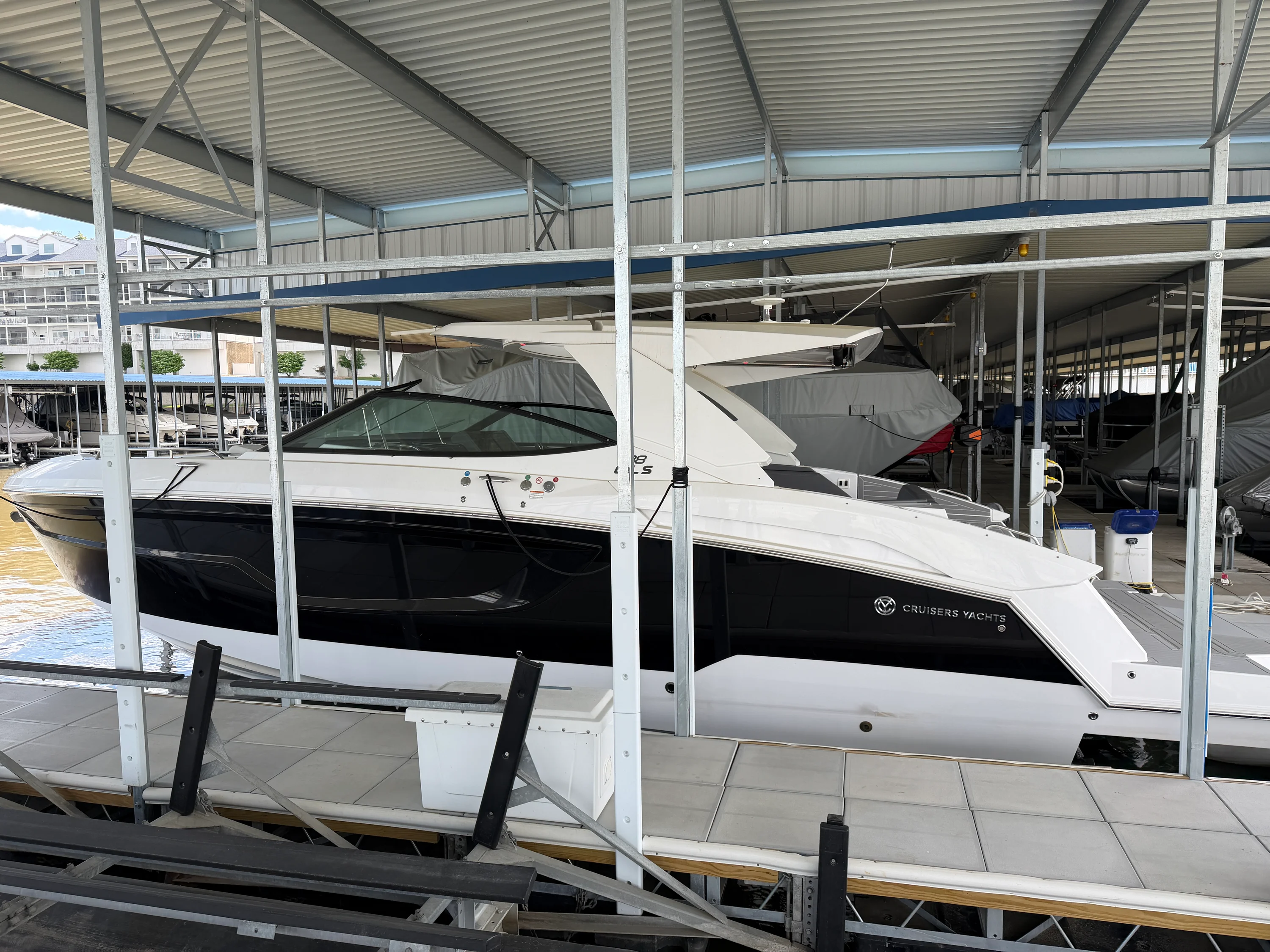 2023 Cruisers Yachts 38 GLS Image Thumbnail #2