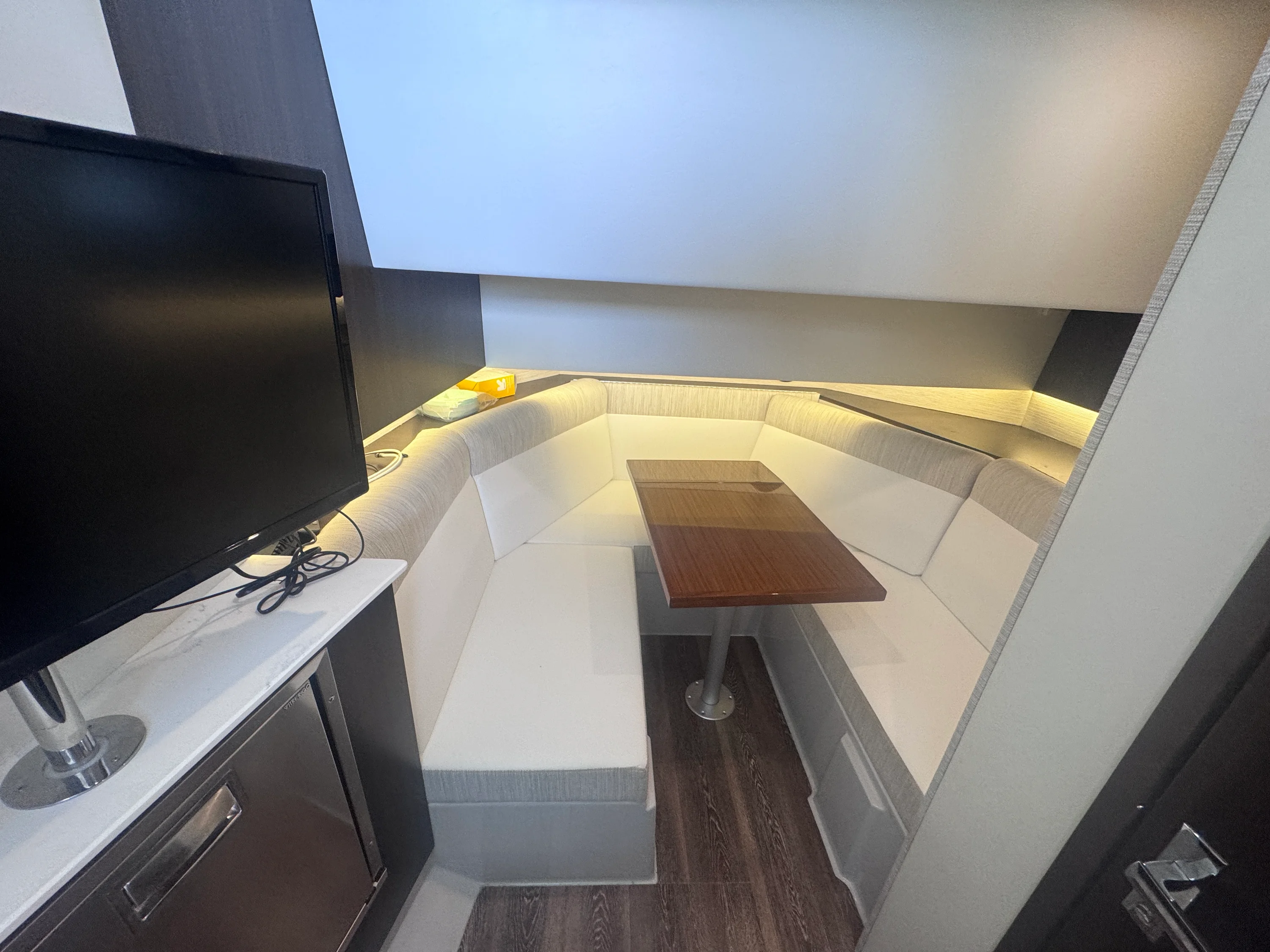 2023 Cruisers Yachts 38 GLS Image Thumbnail #26