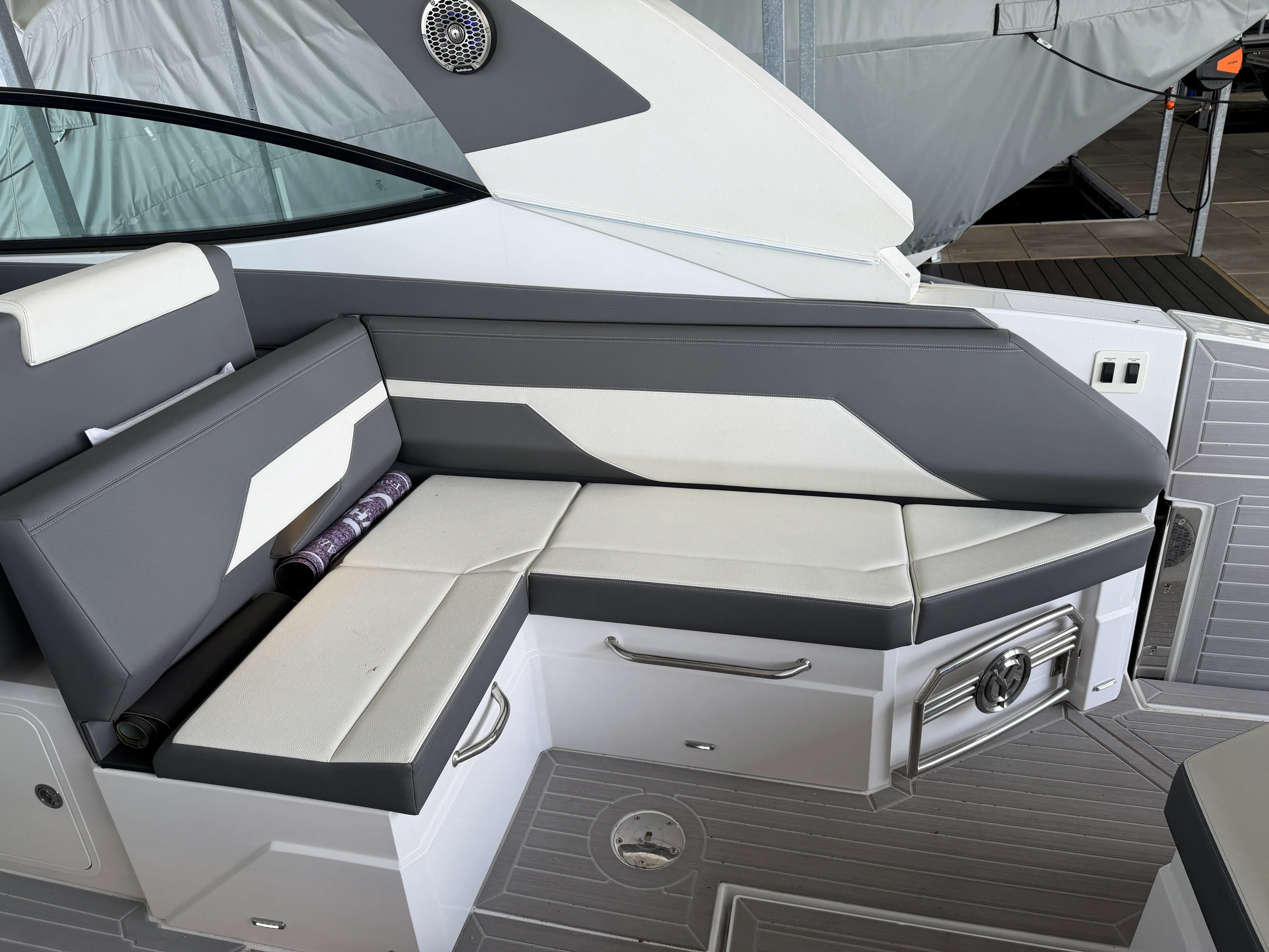 2023 Cruisers Yachts 38 GLS Image Thumbnail #11
