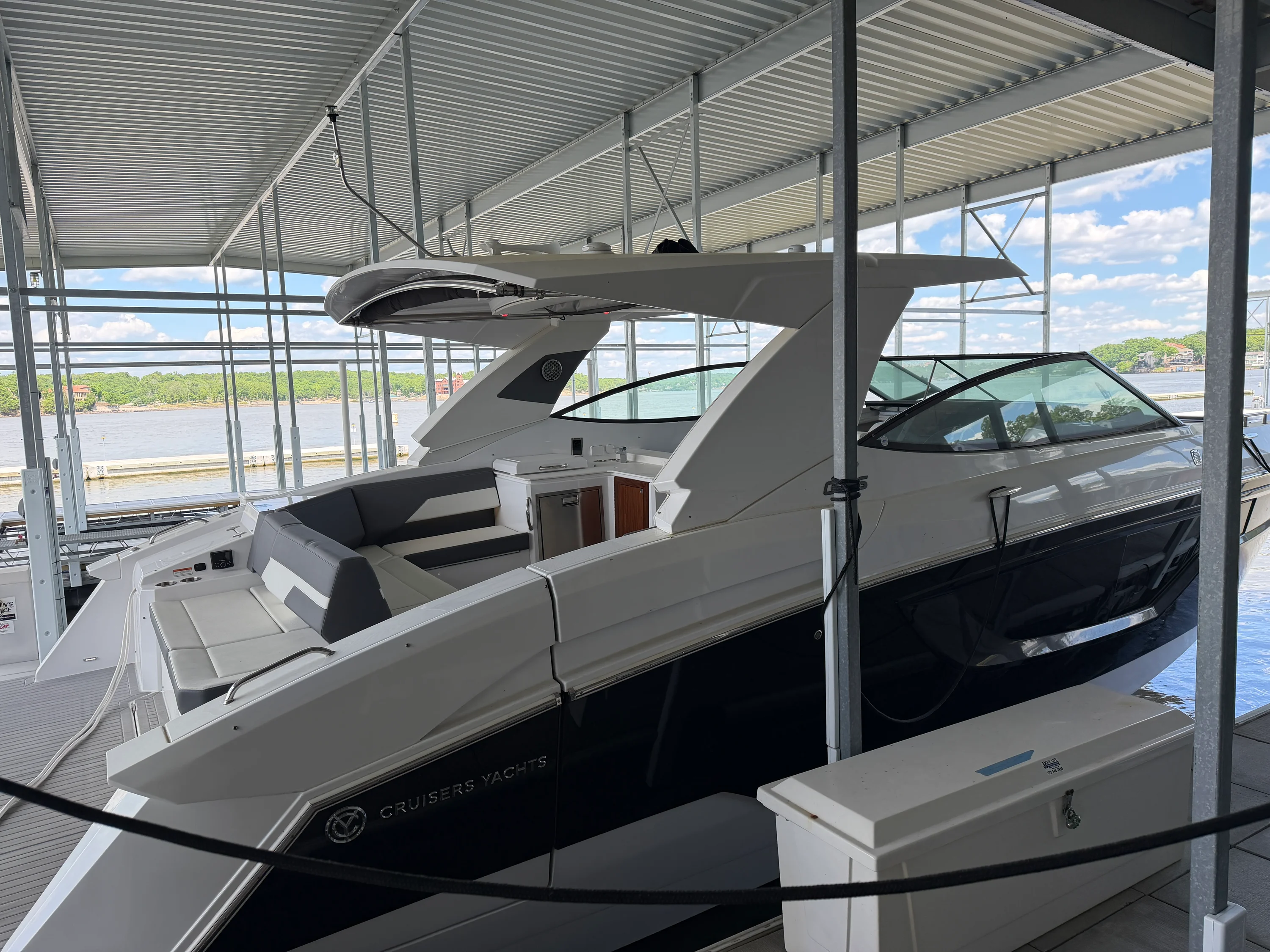 2023 Cruisers Yachts 38 GLS Image Thumbnail #1