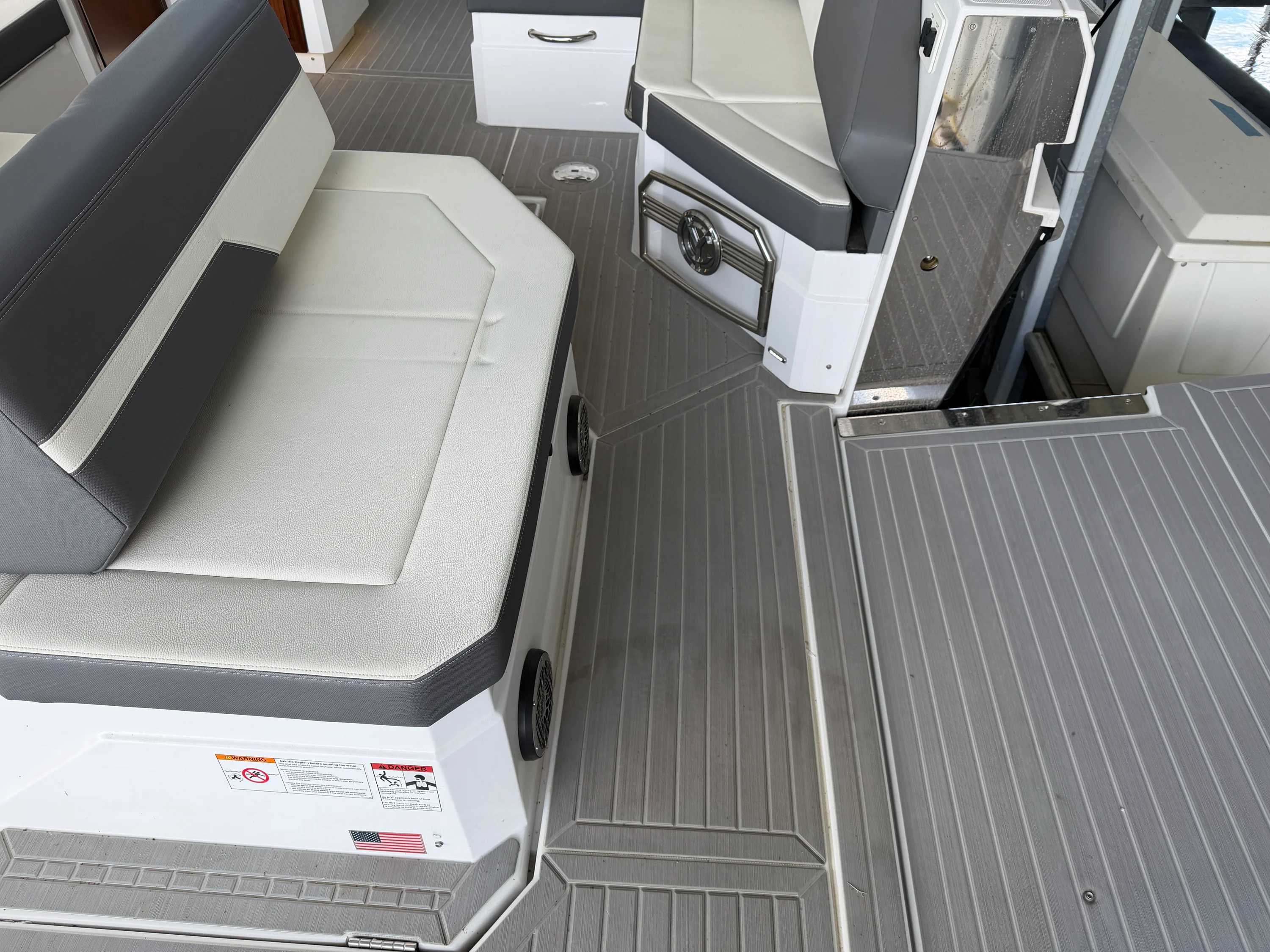 2023 Cruisers Yachts 38 GLS Image Thumbnail #7